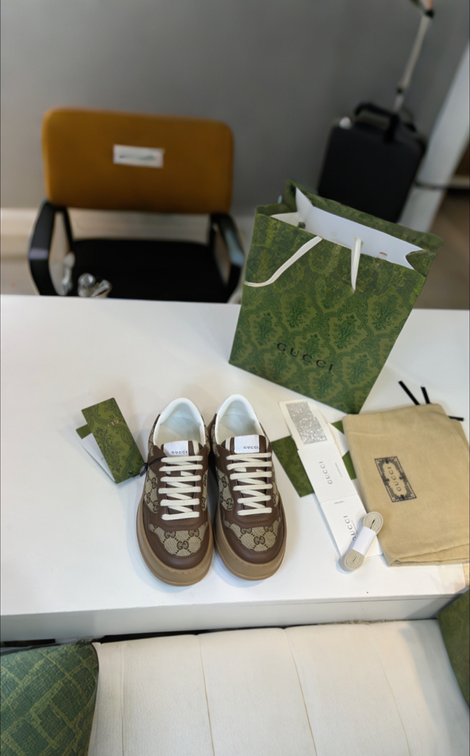 Top Edition Sneakers with Romantic Aesthetics in White Leather, Zirconium Fabric, and TPU Base - 图片 1
