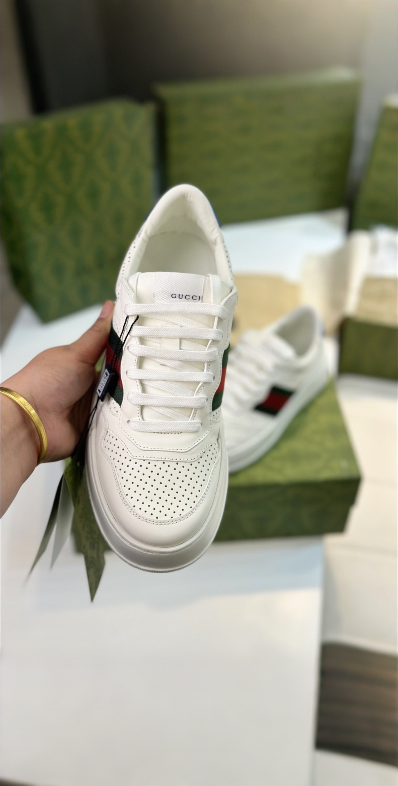 Top Edition Sneakers: Romantic Aesthetics in White Leather, Zirconium Fabric, Original Design - 图片 3