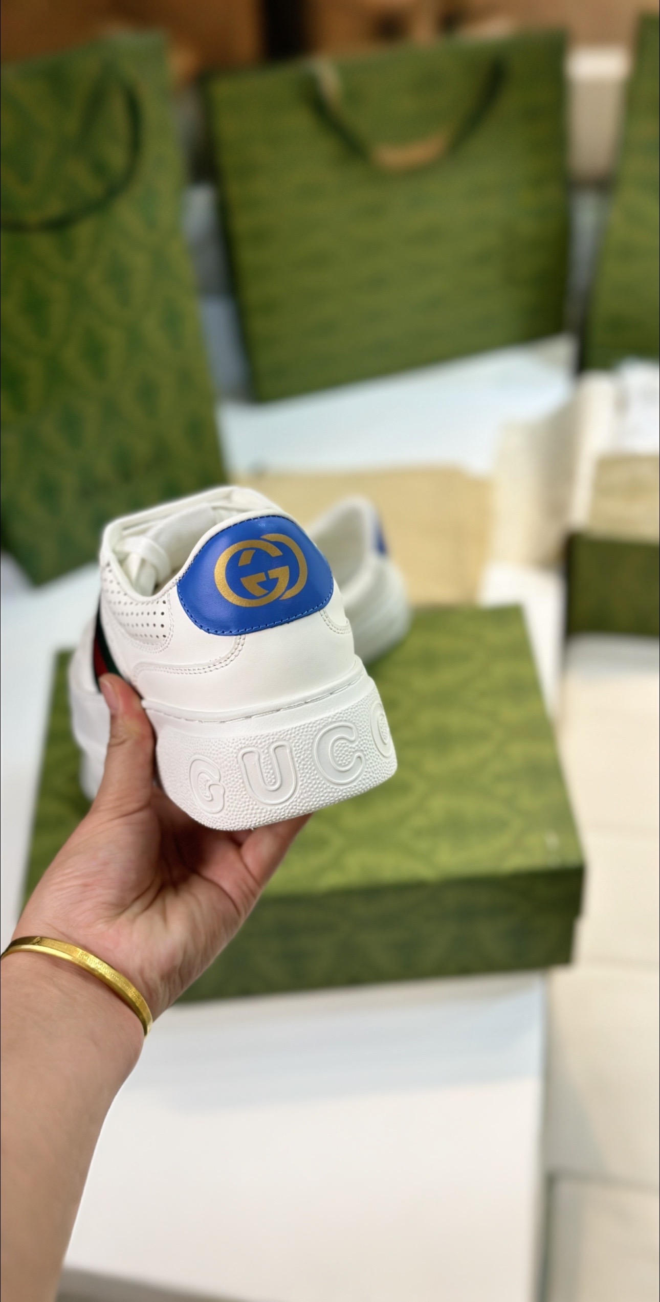 Top Edition Sneakers: Romantic Aesthetics in White Leather, Zirconium Fabric, Original Design - 图片 6
