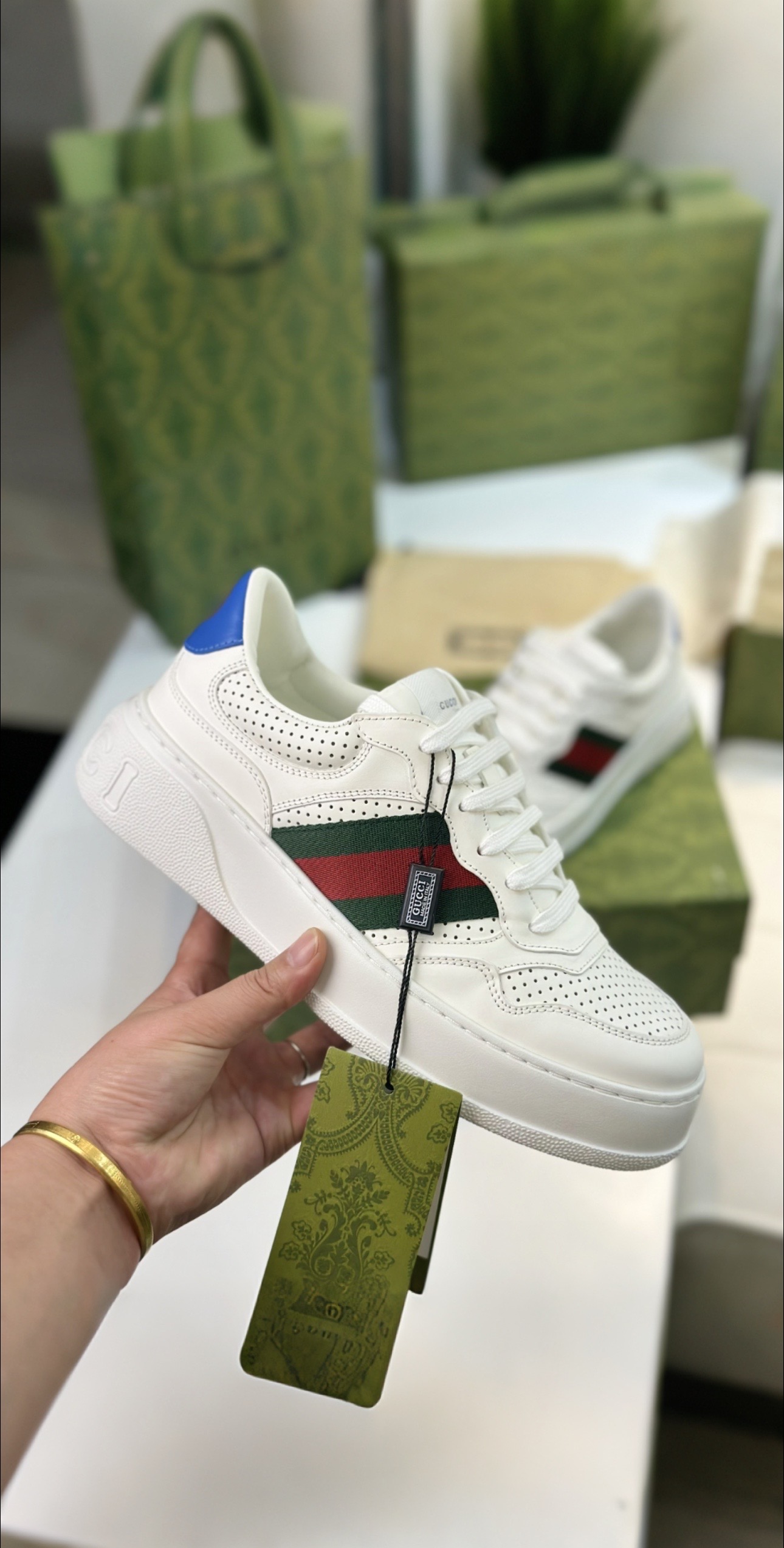 Top Edition Sneakers: Romantic Aesthetics in White Leather, Zirconium Fabric, Original Design - 图片 2