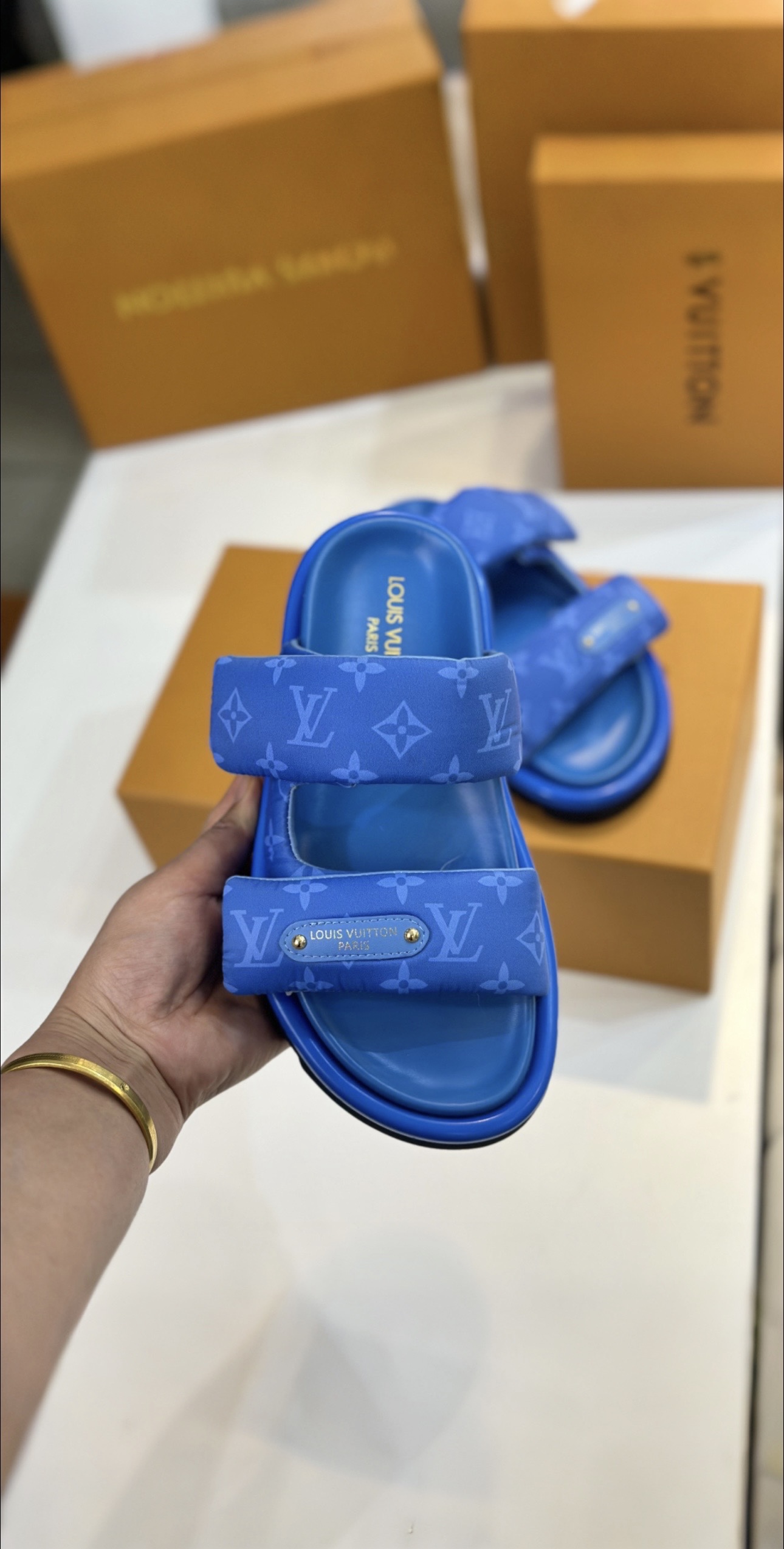 NO:252596,VUITTON LOUI .卡宝￣￣￣￣￣￣￣￣ ★Top version ★Original development Exclusive model opening ★Size 35/45 Multi-color optional, slippers, louis vuitton, slippers19860909VUITTON LOUI .馿家￣￣￣￣￣ ★顶级版本 ★原版开发 独家开模 ★码数35/45 多色可选,拖鞋,louis vuitton,slippers,Women's Shoes