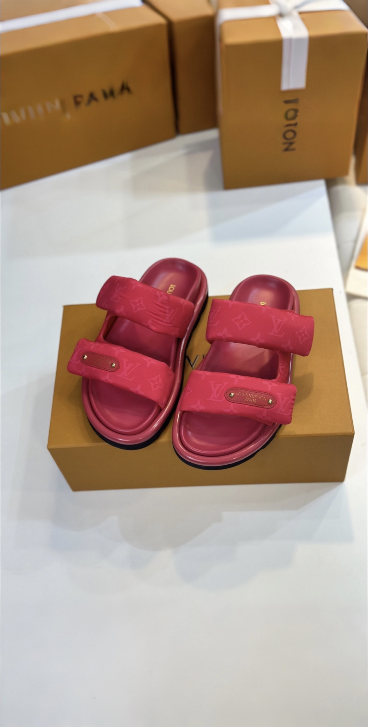 NO:252600,VUITTON LOUI.金博￣￣￣￣￣￣￣￣￣ ★Top version ★Original development Exclusive model opening ★Size 35/43 Multi-color optional, slippers, louis vuitton, slippers19860909VUITTON LOUI .馿家￣￣￣￣￣ ★顶级版本 ★原版开发 独家开模 ★码数35/43 多色可选,拖鞋,louis vuitton,slippers,Women's Shoes