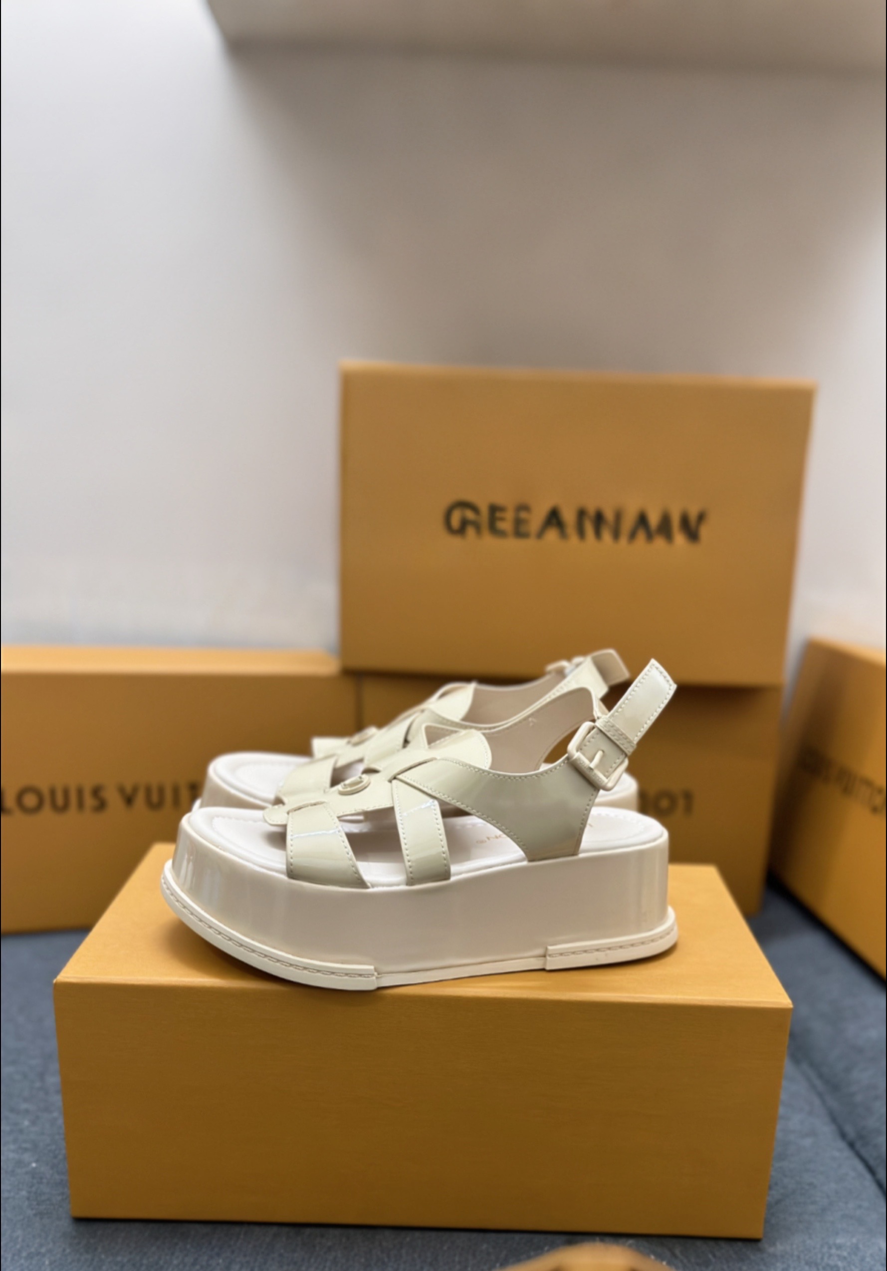 NO:245472,Donkey series sandals) thick sole latest model--LOUIS VUITTON | Louis Vuitton Latest fashion casual semi-sandals ~ Purchase level latest trendy products in the season Many bloggers have planted grass and purchased original mold customization. Hollow combination design and applied linguistics master's professional research is very versatile and fashionable casual outfit, comfortable to wear. I keep it for myself!  Special for upper LV, soft cow patent leather, inner sheepskin standard code, exclusive original mold opening and clear log, number of 35-41, original packaging, bottom height 7:5, sandals, louis vuitton, louis vuitton, louis vuitton, louis vuitton, louis vuitton, louis vuitton, louis vuitton, louis vuitton, louis vuitton, sandals, sheepskin19860909驴家系列凉鞋）厚底 最新款-- LOUIS VUITTON | 路易威登 最新时尚休闲半凉鞋～代购级当季最新潮品 众多博主纷纷种草,入购原版开模定制 镂空组合设计与应用语言学硕士专业研究非常百搭时尚休闲穿搭,上脚舒适 自留推荐！ 鞋面LV专用 软牛漆皮 内里羊皮标准码 垫脚独家原版开模清晰log 码数35-41 包装原版包装 底高7:5,凉鞋,louis vuitton,louis vuitton,louis vuitton,louis vuitton,louis vuitton,sandals,sheepskin,Women's Shoes