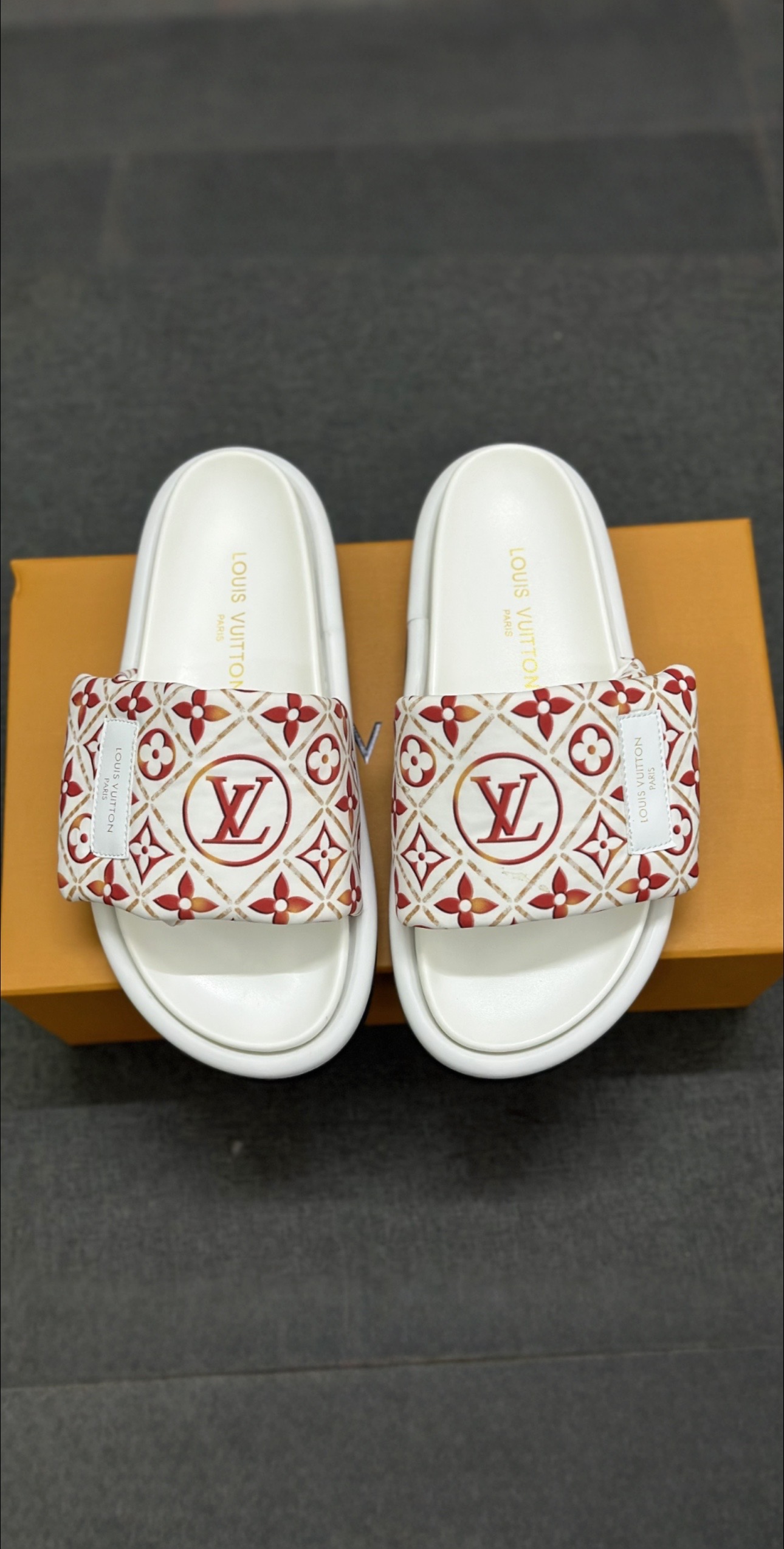 NO:409024,VUITTON LOUI.金官网￣￣￣p ★Premium version ★Original development Exclusive model opening ★Size 35/42, slippers, louis vuitton, slippers19860909VUITTON LOUI .馿家 ￣￣￣￣￣p ★顶级版本 ★原版开发 独家开模 ★码数35/42,拖鞋,louis vuitton,slippers,Women's Shoes