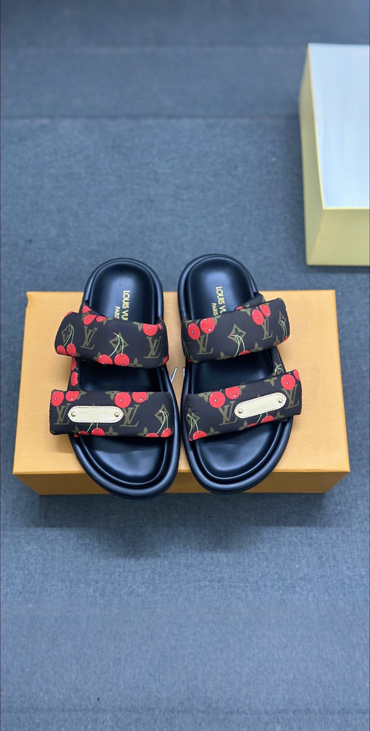 NO:409022,VUITTON LOUI.金官网￣￣￣p ★Premium version ★Original development Exclusive model opening ★Size 35/45, slippers, louis vuitton, slippers19860909VUITTON LOUI .馿家 ￣￣￣￣￣p ★顶级版本 ★原版开发 独家开模 ★码数35/45,拖鞋,louis vuitton,slippers,Women's Shoes