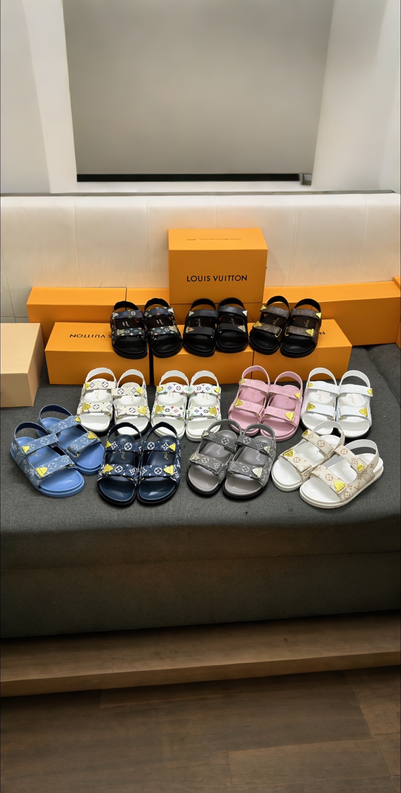 NO:265156,Donkey series sandals) Latest model--LOUIS VUITTON | Louis Vuitton Latest fashionable and casual semi-sandals ~ Purchase level latest trendy products in the season Many bloggers have planted grass and purchased the original model to customize the model. The master's professional research on hollow combination design and applied linguistics is very versatile and fashionable and casual outfit, comfortable to wear. I keep it for myself!  Special material for upper LV denim inner sheepskin standard code, exclusive original mold opening clear log number 35-42 Packaging original packaging, sandals, louis vuitton, louis vuitton, louis vuitton, louis vuitton, louis vuitton, louis vuitton, louis vuitton, louis vuitton, louis vuitton, sandals, sheepskin19860909驴家系列凉鞋） 最新款-- LOUIS VUITTON | 路易威登 最新时尚休闲半凉鞋～代购级当季最新潮品 众多博主纷纷种草,入购原版开模定制 镂空组合设计与应用语言学硕士专业研究非常百搭时尚休闲穿搭,上脚舒适 自留推荐！ 鞋面LV专用材料 牛仔 内里羊皮标准码 垫脚独家原版开模清晰log 码数35-42 包装原版包装,凉鞋,louis vuitton,louis vuitton,louis vuitton,louis vuitton,louis vuitton,sandals,sheepskin,Women's Shoes