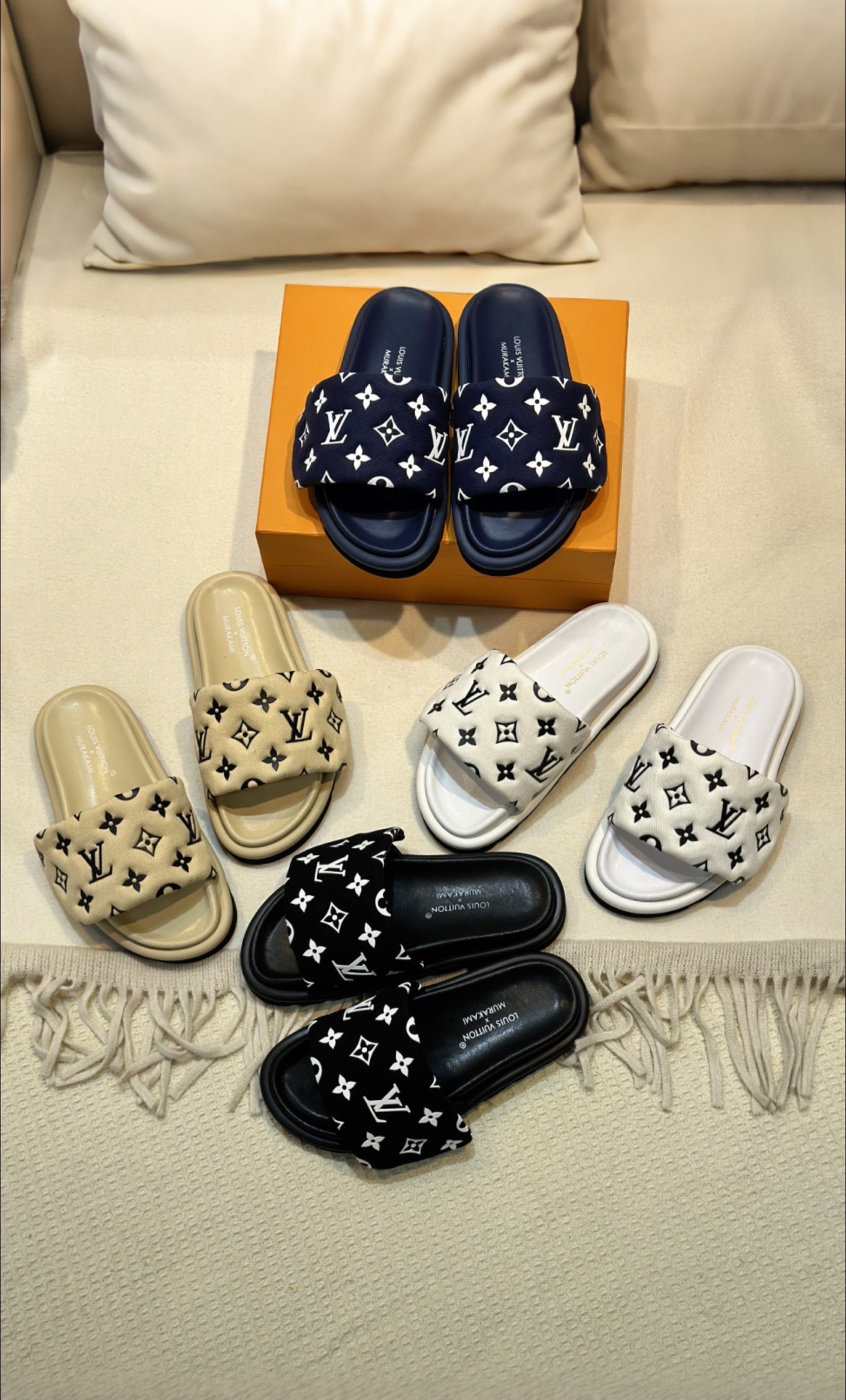 NO:409012,VUITTON LOUI .卡宝￣￣￣￣￣￣￣￣ ★Top version ★Original development Exclusive model opening ★Size 35/45 Multi-color optional, slippers, louis vuitton, slippers19860909VUITTON LOUI .馿家￣￣￣￣￣ ★顶级版本 ★原版开发 独家开模 ★码数35/45 多色可选,拖鞋,louis vuitton,slippers,Women's Shoes