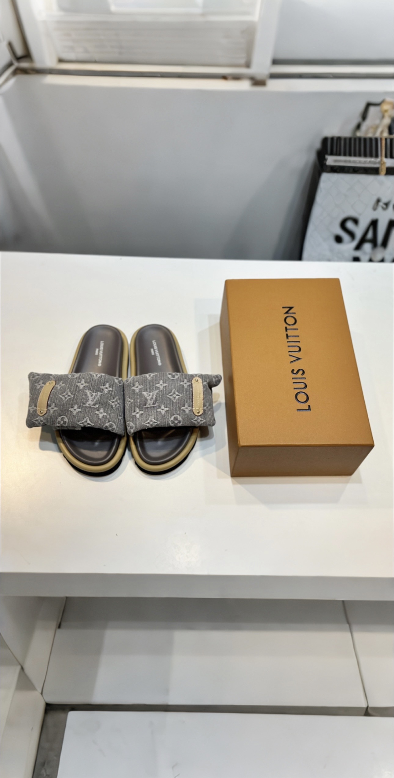 NO:409020,VUITTON LOUI.金官网￣￣￣p ★Premium version ★Original development Exclusive model opening ★Size 35/45, slippers, louis vuitton, slippers19860909VUITTON LOUI .馿家 ￣￣￣￣￣p ★顶级版本 ★原版开发 独家开模 ★码数35/45,拖鞋,louis vuitton,slippers,Women's Shoes