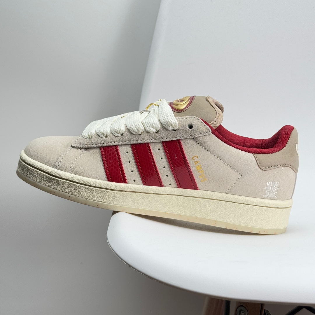 NO:230610,CAMPUS 00s bread shoes retro skateboard shoes Snake New Year models are all light-colored and matched with red embellishments. The three bars on the side of the shoe are arranged with snake patterns to highlight the theme. Create a sense of surprise that 