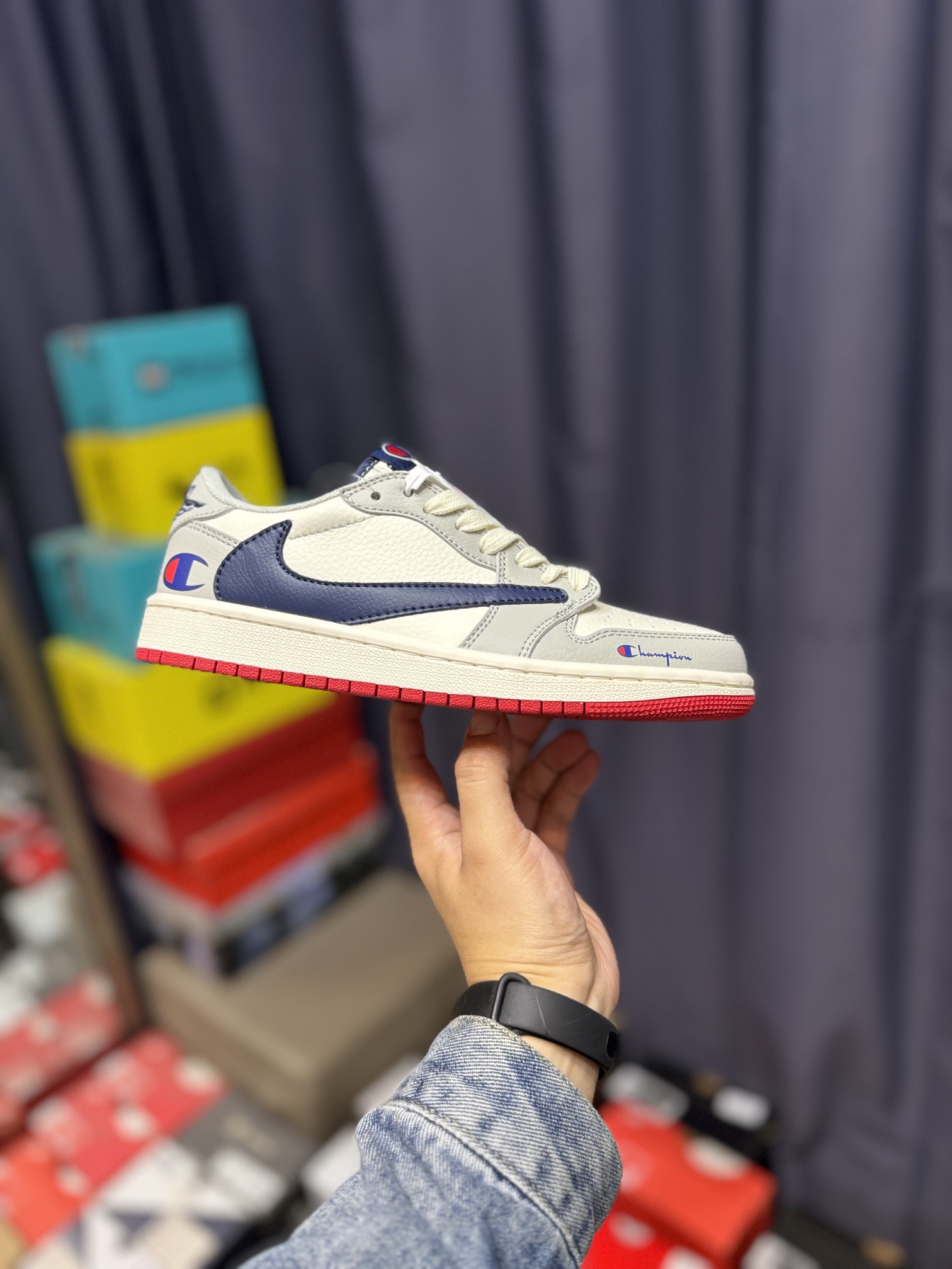 NO:170203,travis scott x air 1 low x gray and dark blue air 1 low reverse gray and dark blue barb Pure original version The whole shoe uses original head leather, solid materials, finely crafted, extremely restored shoe shape, improved flying wing 3D printing, deep three-dimensional, four-wire midsole pull-up leather material selection, steel stamp, back glue, all new batch Original original molded outsole all shoes original customized leather, delicate feel, correct folding process, perfect details interpretation size36 36.5 37.5 38 38.5 39 40 40.5 41 42 42.5 43 44 44.5 45, casual shoes/sports shoes, sneakers19860909travis scott x air 1 low x 灰深蓝 air 1 low 反转灰深蓝倒钩 纯原版本 全鞋采用原装头层皮,用料扎实 精雕细琢 鞋型极致还原 飞翼3d打印改良 深度立体 四线中底拉帮皮料选材 钢印 背胶一应俱全 全新批次 原装原模大底全鞋原厂定制皮料,手感细腻正确折边工艺 完美细节诠释 size36 36.5 37.5 38 38.5 39 40 40.5 41 42 42.5 43 44 44.5 45,休闲鞋/运动鞋,sneakers,Women's Shoes