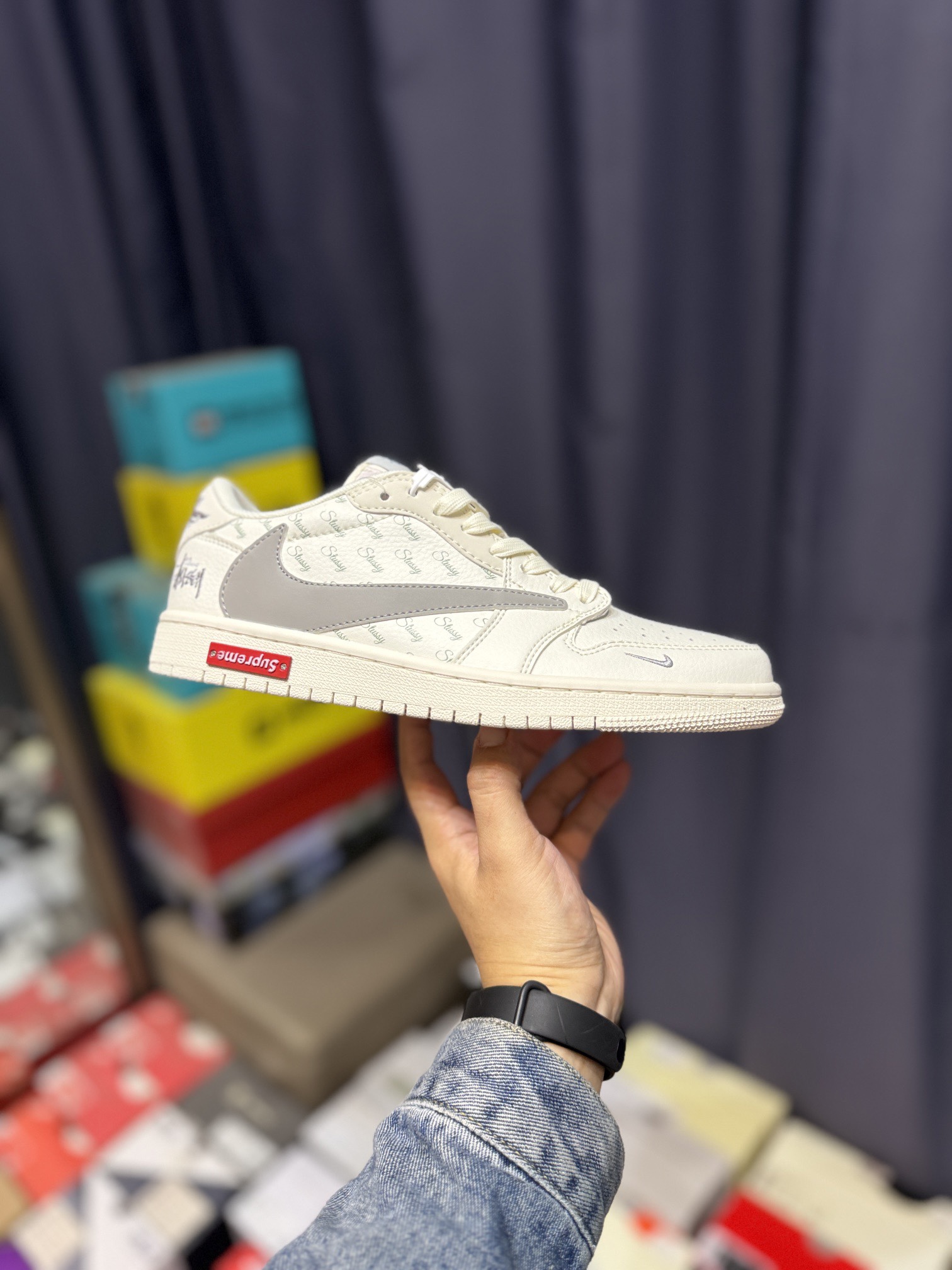 NO:170219,travis scott x fraent design x air 1 low og sp 31 Joe 1 Co-branding-English rice gray hook Low-top cultural casual board shoes sj2068-115 #Multiple-party joint cooperation combines travis scott's unique musical style, Fujiwara Hiroshi's personal design style and classic elements of the brand make it a pair of shoes with unique identity and value. The fresh and three-dimensional appearance and joint logo highlight their unique identity. This color scheme shows vitality and fashion sense. Visually eye-catching The texture and delicate details of the shoe body make it look high-end and full of style. This 