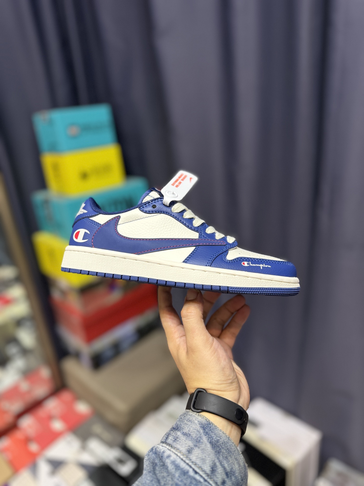 NO:170226,Top-level pure original fraent x travis scott x air 1 low three-party joint barbs cost-effective original box shipped. The new three-party joint low-top barb upper continues the black toe design. The whole pair of shoes is made of full lychee leather, with white 