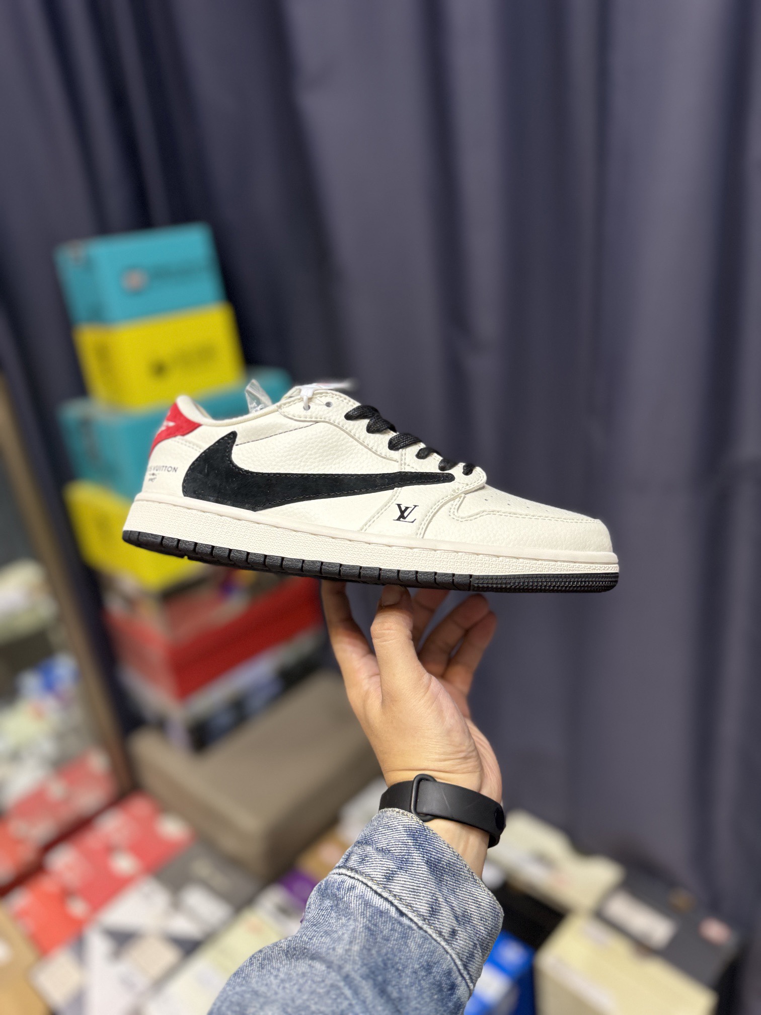 NO:170245,travis scott x fraent design x air 1 low og sp 31 Qiao1 Mi black and red low-top cultural casual board shoes lx1988-700 #Multi-party joint cooperation combines travis scott's unique musical style, Fujiwara Hiroshi's personality design style and classic elements of the brand make it a pair of shoes with unique identity and value. The fresh and three-dimensional appearance and joint logo highlight their unique identity. This color scheme shows vitality and fashion sense. Visually eye-catching. The texture and delicate details of the shoe body make it look high-end and full of style. This 