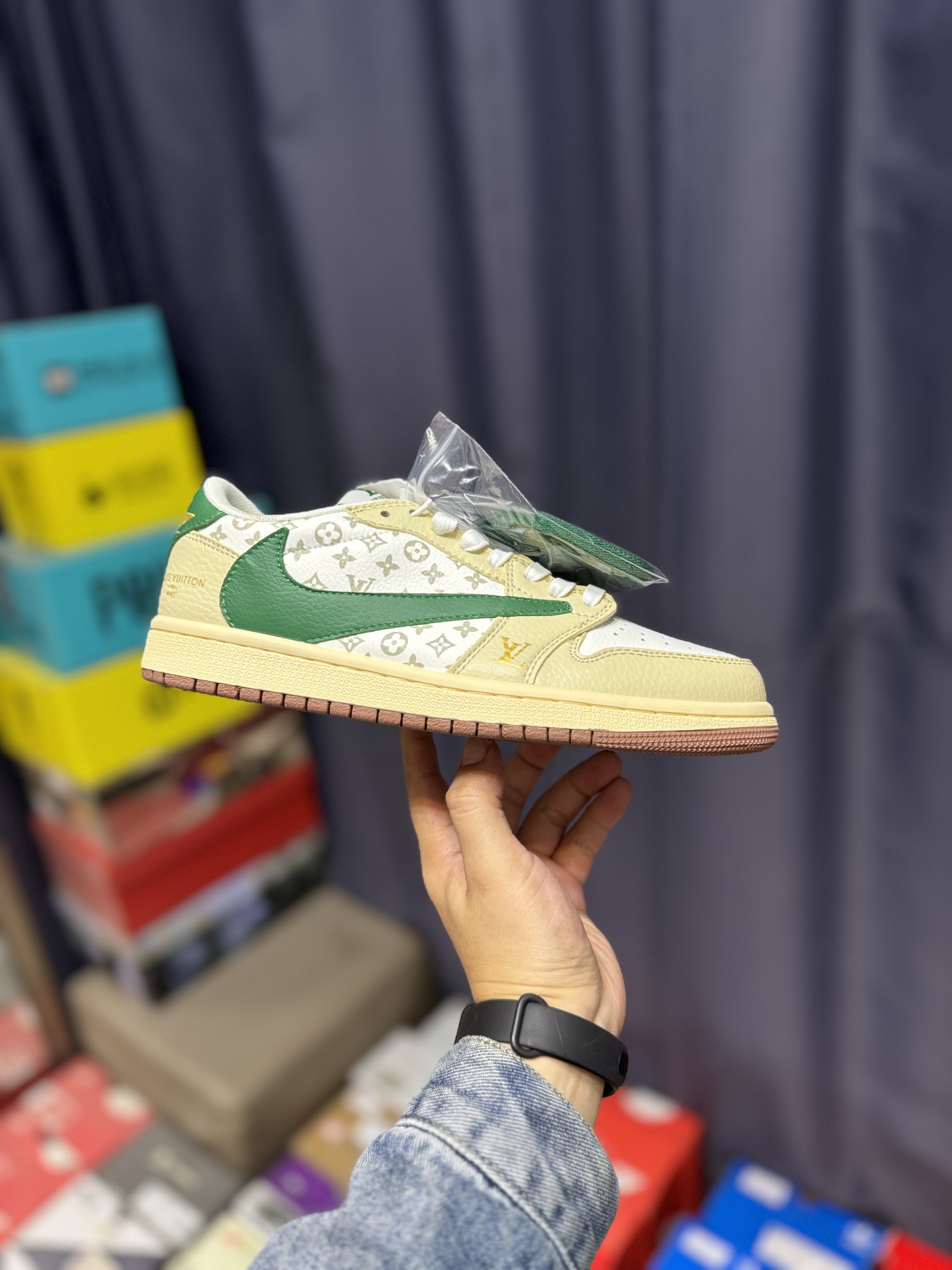 NO:170239,travis scott x fraent design x air 1 low og sp 31 Joe 1 Co-branded - beige green low-top cultural casual board shoes lx1988-300 #Multi-party joint cooperation combines travis scott's unique musical style, Fujiwara Hiroshi's personalized design style and classic elements of the brand make it a pair of shoes with unique identity and value. The fresh and three-dimensional appearance and joint logo highlight its unique identity. This color scheme shows vitality and fashion sense. Visually eye-catching. The texture and delicate details of the shoe body make it look high-end and full of style. This 