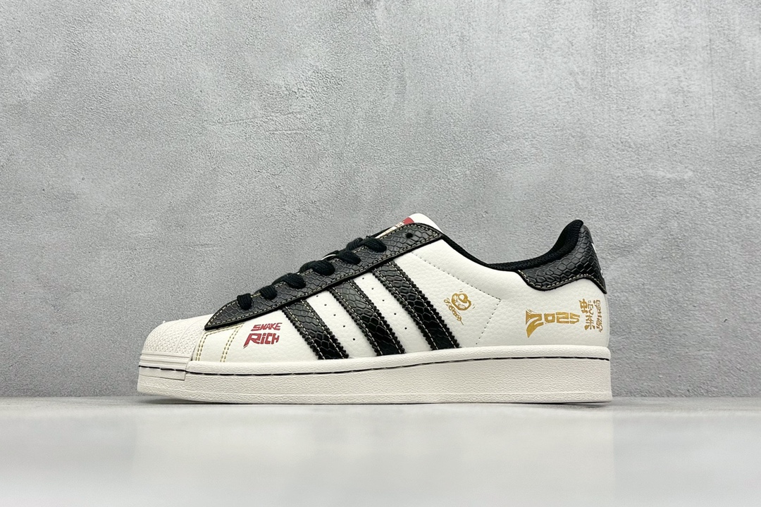 NO:230557,ad originals superstar Snake Year limited white and black. It is made of new top layer spliced ​​leather material. The heel is made of special 3D three-dimensional printing. The authentic product orders are interpreted in the market. The imported toe-layer leather is made of all shoes. Different from the ordinary real-mark version on the market, no pressure in and out. size36-45, casual shoes/sports shoes, sneakers19860909ad originals superstar 蛇年限定 白黑 采用全新头层拼接皮革材质 后跟采用特色3d立体印字 渠道正品订单 诠释市场最高工艺水平 全鞋进口头层皮料打造 区别市面普通真标版本,进出无压力 size36-45,休闲鞋/运动鞋,sneakers,Women's Shoes