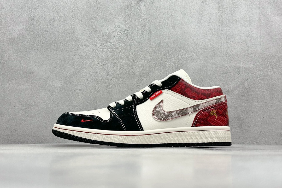 NO:230393,air 1 retro low x Snake Year limited white black and red hook Official synchronization new color Original grade product Rejected male sole Three-dimensional shoe type Perfect details High cleanliness Purchase company synchronized raw materials Original flavor Faithful to the original version Number of sizes 36 36.5 37.5 38 38.5 39 40 40.5 41 42 42.5 43 44 44.5 45, casual shoes/sports shoes, sneakers19860909air 1 retro low x 蛇年限定 白黑红小钩 官方同步新色 原装级产物 拒绝公底 立体鞋型 细节完美 高清洁度 购置公司同步原材料 原汁原味 忠于原版 码数36 36.5 37.5 38 38.5 39 40 40.5 41 42 42.5 43 44 44.5 45,休闲鞋/运动鞋,sneakers,Women's Shoes
