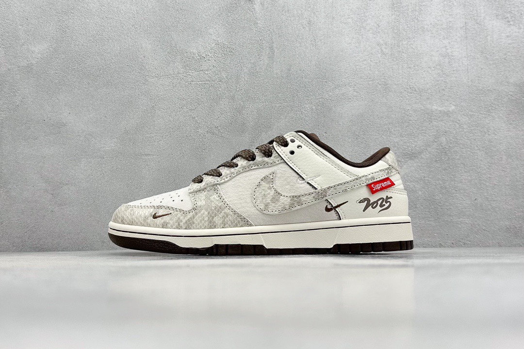 NO:230489,nike sb dunk low x supreme Snake year limited rice brown hook full of stars produced by Pure Original Factory Highly recommended Original head layer material Exclusive version distillation processing brings better visual and foot experience Large factory pure original quality shipment Cleanliness Electric embroidery process Clean cut without any burrs Perfect details Size 36 36.5 37.5 38 38.5 39 40 40.5 41 42 42.5 43 44 44.5 45, casual shoes/sports shoes, sneakers19860909nike sb dunk low x supreme 蛇年限定米棕小钩满天星 纯原大厂出品 极力推荐 原装头层材料 独家版型蒸餾加工 帶來的是更好的视觉和脚感体验 大厂纯原品质出货 清洁度 电绣工艺 皮料切割干净无任何毛边 细节完美 尺码36 36.5 37.5 38 38.5 39 40 40.5 41 42 42.5 43 44 44.5 45,休闲鞋/运动鞋,sneakers,Women's Shoes