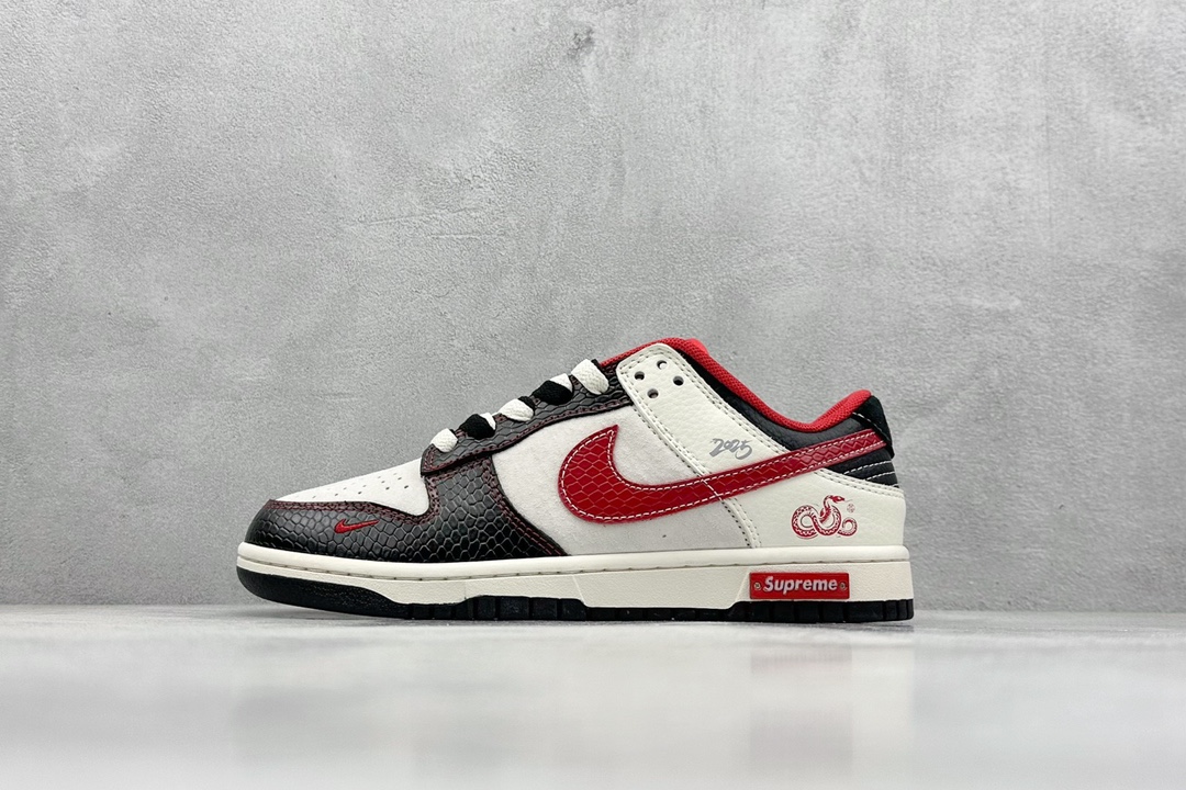 NO:230456,nike sb dunk low x supreme limited snake year rice black and red small hook double shoelaces produced by Pure original factory highly recommended Original head layer material Exclusive version distillation processing brings better visual and foot experience Large factory pure original quality shipment Cleanliness Electric embroidery process Clean cut without any burrs Perfect details Size 36 36.5 37.5 38 38.5 39 40 40.5 41 42 42.5 43 44 44.5 45, casual shoes/sports shoes, sneakers19860909nike sb dunk low x supreme 蛇年限定 米黑红小钩双鞋带 纯原大厂出品 极力推荐 原装头层材料 独家版型蒸餾加工 帶來的是更好的视觉和脚感体验 大厂纯原品质出货 清洁度 电绣工艺 皮料切割干净无任何毛边 细节完美 尺码36 36.5 37.5 38 38.5 39 40 40.5 41 42 42.5 43 44 44.5 45,休闲鞋/运动鞋,sneakers,Women's Shoes