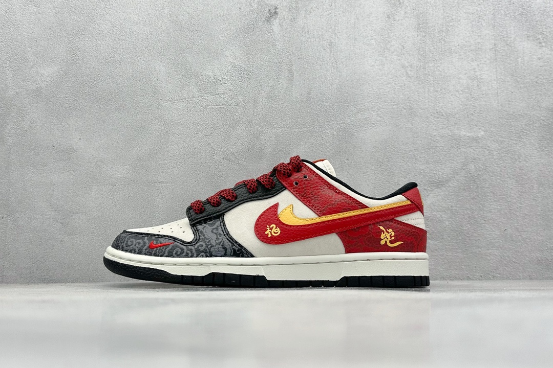 NO:230475,nike sb dunk low Snake year limited, white, black and red hooks full of stars, produced by Pure Original factory, highly recommended, original head layer material, exclusive version distillation processing, brings better visual and foot experience, Pure original quality shipment of large factory, Cleanliness, Electric embroidery process, leather material is clean and without any burrs, perfect details Size 36 36.5 37.5 38 38.5 39 40 40.5 41 42 42.5 43 44 44.5 45, casual shoes/sports shoes, sneakers19860909nike sb dunk low 蛇年限定 白黑红小钩满天星 纯原大厂出品 极力推荐 原装头层材料 独家版型蒸餾加工 帶來的是更好的视觉和脚感体验 大厂纯原品质出货 清洁度 电绣工艺 皮料切割干净无任何毛边 细节完美 尺码36 36.5 37.5 38 38.5 39 40 40.5 41 42 42.5 43 44 44.5 45,休闲鞋/运动鞋,sneakers,Women's Shoes