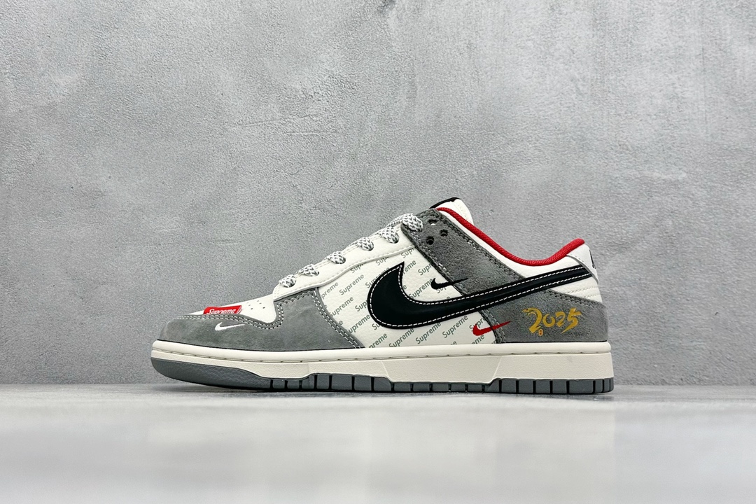 NO:230519,nike sb dunk low x supreme limited snake year white gray red three small hooks full of stars produced by Pure Original factory highly recommended Original head layer material Exclusive version distillation processing brings better visual and foot experience Large factory pure original quality shipment Cleanliness Electric embroidery process Clean cut without any burrs Perfect details Size 36 36.5 37.5 38 38.5 39 40 40.5 41 42 42.5 43 44 44.5 45, casual shoes/sports shoes, sneakers19860909nike sb dunk low x supreme 蛇年限定 白灰红三小钩满天星 纯原大厂出品 极力推荐 原装头层材料 独家版型蒸餾加工 帶來的是更好的视觉和脚感体验 大厂纯原品质出货 清洁度 电绣工艺 皮料切割干净无任何毛边 细节完美 尺码36 36.5 37.5 38 38.5 39 40 40.5 41 42 42.5 43 44 44.5 45,休闲鞋/运动鞋,sneakers,Women's Shoes