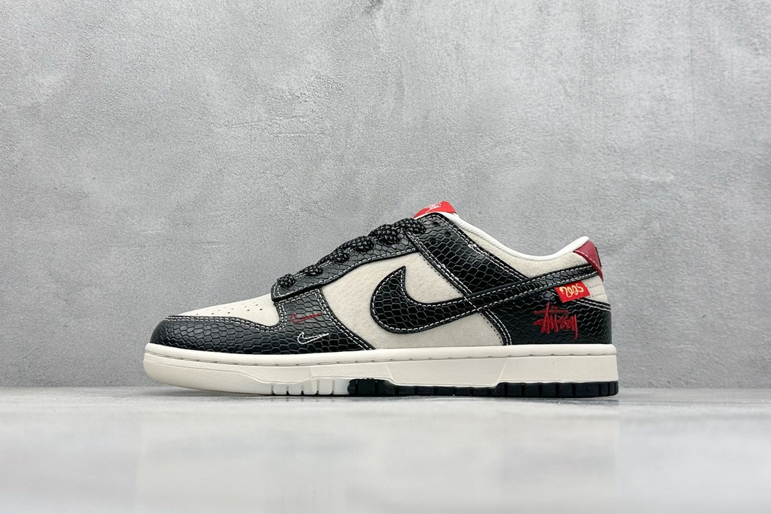 NO:230523,nike sb dunk low x stussy limited year of snake, gray and black hooks full of stars, produced by Pure Original factory, highly recommended, original head layer material, exclusive version distillation processing, brings better visual and foot experience, Pure original quality shipment of large factory, Cleanliness, Electric embroidery process, leather material is clean and without any burrs, perfect details Size 36 36.5 37.5 38 38.5 39 40 40.5 41 42 42.5 43 44 44.5 45, casual shoes/sports shoes, sneakers19860909nike sb dunk low x stussy 蛇年限定 灰黑小钩满天星 纯原大厂出品 极力推荐 原装头层材料 独家版型蒸餾加工 帶來的是更好的视觉和脚感体验 大厂纯原品质出货 清洁度 电绣工艺 皮料切割干净无任何毛边 细节完美 尺码36 36.5 37.5 38 38.5 39 40 40.5 41 42 42.5 43 44 44.5 45,休闲鞋/运动鞋,sneakers,Women's Shoes