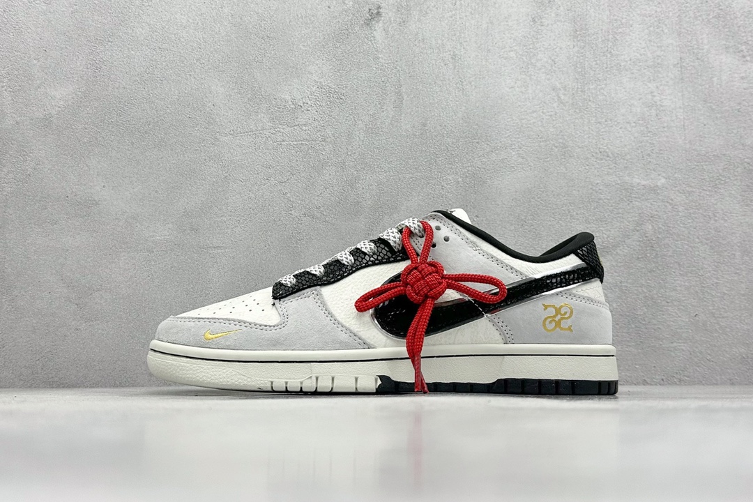 NO:230532,nike sb dunk low Snake year limited white gray and black hooks full of stars Company-level production Highly recommended Original head layer material Exclusive version distillation processing brings better visual and foot experience Large factory pure original quality shipment Cleanliness Electric embroidery process Clean cut without any burrs Perfect details Size 36 36.5 37.5 38 38.5 39 40 40.5 41 42 42.5 43 44 44.5 45, casual shoes/sports shoes, sneakers19860909nike sb dunk low 蛇年限定 白灰黑小钩满天星 公司级出品 极力推荐 原装头层材料 独家版型蒸餾加工 帶來的是更好的视觉和脚感体验 大厂纯原品质出货 清洁度 电绣工艺 皮料切割干净无任何毛边 细节完美 尺码 36 36.5 37.5 38 38.5 39 40 40.5 41 42 42.5 43 44 44.5 45,休闲鞋/运动鞋,sneakers,Women's Shoes