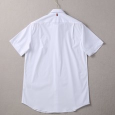 TB/汤姆*布朗春夏时装款短袖衬衫!高端的时尚美学设计结合立体裁剪的版型,使穿着更具舒适性和观赏性。面料 TB/汤姆*布朗春夏时装款短袖衬衫!高端的时尚美学设计结合立体裁剪的版型,使穿着更具舒适性和观赏性。面料