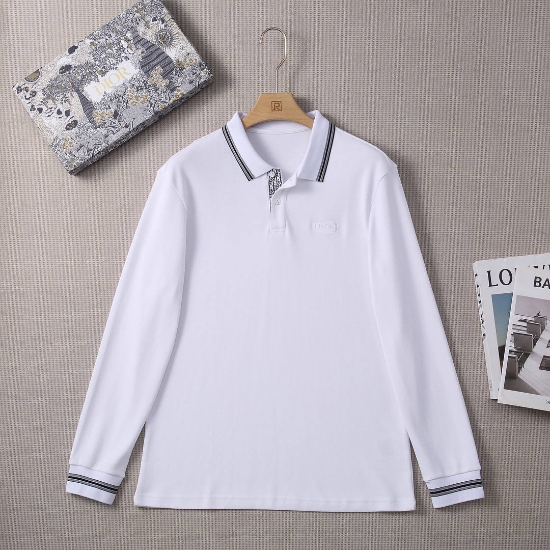 NO:626768,[New product launch] D's fashion style long-sleeved mercerized pearl cotton polo POLO shirt! The high-end fashion aesthetic design combined with the three-dimensional cutting pattern makes the wear more comfortable and ornamental. The high-end imported ready-to-wear pique fabrics are selected, and the ready-made garments are custom-woven and dyed in old-fashioned workshops. It is an extremely luxurious and special material. The fabric properties are all high-quality, and the mercerization process makes the fabric extremely glossy. The mesh structure is delicate and natural, with perfect balance of comfort and breathability. The tactile experience is self-evident, and you can enjoy the ultimate luxury! The buttons are natural deep-sea shell buttons, each with a unique texture and excellent luster. The design elements and style continue the tone of the D family, with contrasting embroidery on the chest and embellished with Di*r Couture The logo is perfectly presented with exquisite embroidery technology. It echoes the classic Di*r letter loop printing on the placket, combined with the clever use of classic webbing color processing on the collar and cuffs. It has a strong visual sense, full of youthfulness and vitality, enhances the sense of fashion, makes the look more advanced and fashionable, and creates a fashionable and casual look. The details are full of high-end, with unique opening and closing placket, exquisite shell buckle embellishment, and small lapel design. It is age-reducing and fashionable, full of vitality and can easily highlight the temperament. The upper body effect is capable and neat, with both style and versatility. There is no age limit. It can interpret various styles. It is a fashionable item with high control! Color: white and dark blue! Size M-3XLL, shoulder width 46, bust 106, sleeve length 61, dress length 70,,dior,alexander wang19860909【新品上市】D家时装款长袖丝光珠地棉马球POLO衫！ 高端的时尚美学设计结合立体裁剪的版型,使穿着更具舒适性和观赏性. 甄选高级進口成衣定织珠地面料,老牌工坊成衣工序定织定染,极为奢华特殊的材质,面料属性皆为上乘,丝光工艺处理,面料光泽度极高,网眼结构细腻自然,舒适性与透气性完美兼备,触感体验不言而喻,奢华极致享受！ 纽扣为天然深海贝壳扣,每粒都有着独一无二的纹路,光泽感极好. 设计元素设计风格延续了D家的基调,胸前饰以对比鲜明的刺绣,点缀以Di*r Couture 标志,以精致的刺绣工艺完美呈现,与门襟内经典Di*r字母循环印花撞色元素,结合领部与袖口皆巧妙运用经典的织带色处理形成呼应,视觉感极强,充满年轻态且活力感,提升了时尚感,让造型变得更具高级和时髦,打造时尚而休闲的造型. 细节之处尽显高级,独特的开合门襟,精致贝壳扣点缀,搭配小翻领设计,减龄又时髦,充满活力且极易凸显出气质感,上身效果干练利落,型格兼具,百搭实穿,无年龄层次限定,可以诠释各种造型风格,属于驾驭度极高的时髦单品！ 颜色:白色 深蓝两色！ 尺码M-3XLL码 肩宽46 胸围106 袖长61 衣长70,,dior,alexander wang,Men's clothing