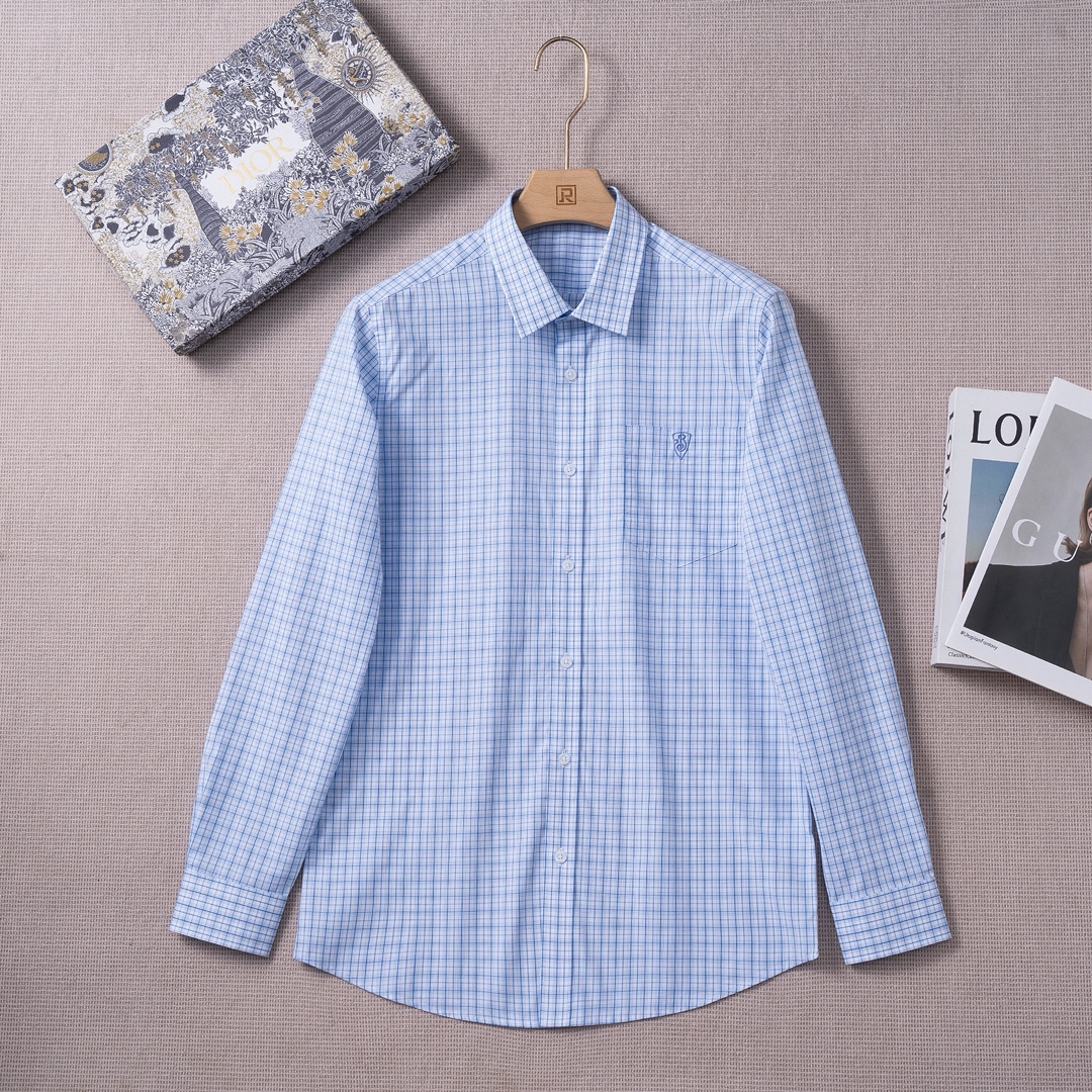 NO:118003,[New Products Launched] B Family 25 Spring and Summer Fashion Long Sleeve Shirt! The high-end fashion aesthetic design combines three-dimensional cut styles to make the wear more comfortable and ornamental. The top Swiss ALUMO Arum company selected 120 pure cotton woven plaid fabrics, which have been processed without ironing. The fabric has a high texture and comfort, excellent gloss, excellent skin-friendliness and breathability, and the texture exudes a sense of luxury and gorgeousness! It uses German imported Kedobao lining cloth and luxury brand special lining cloth. Its function makes the collar and splicing area of ​​the shirt more flat, crisp and stylish. With the imported shaping machine shaping process, the entire shirt can be described as the 