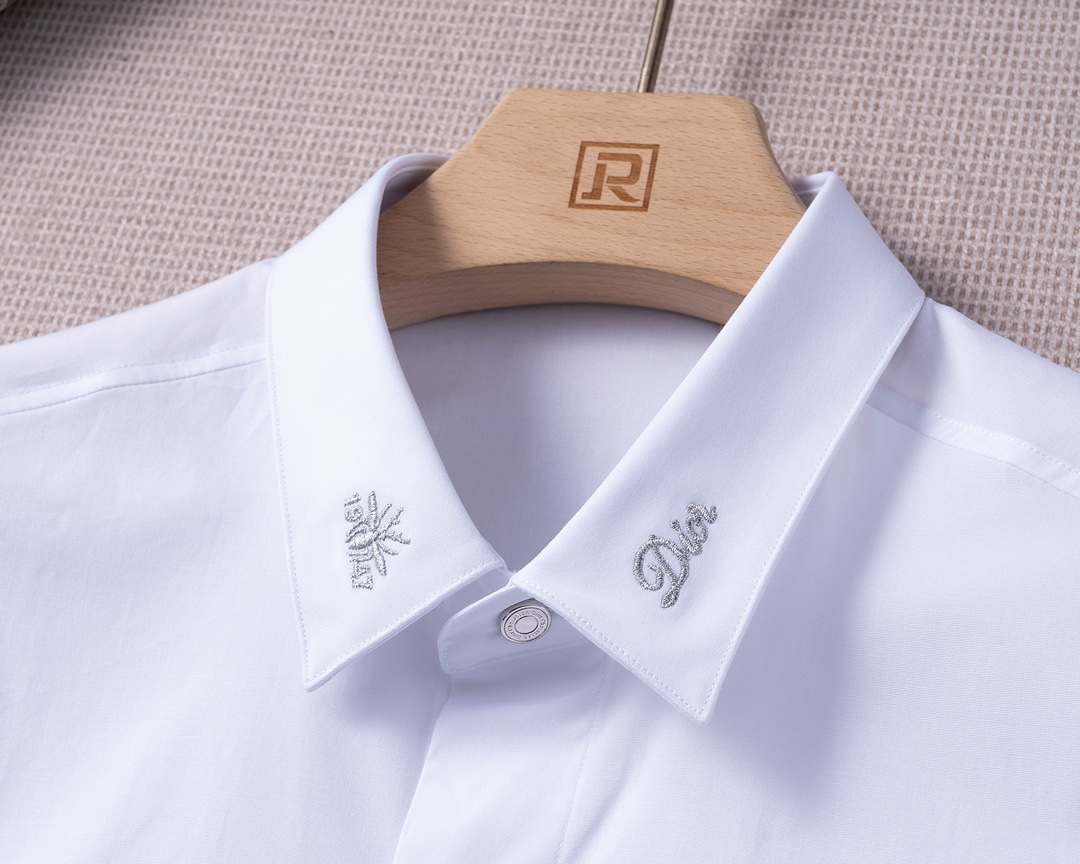 【新品上市】D家时装款长袖衬衫！高端的时尚美学设计结合立体裁剪的版型，使穿着更具舒适性和观赏性。面料甄选