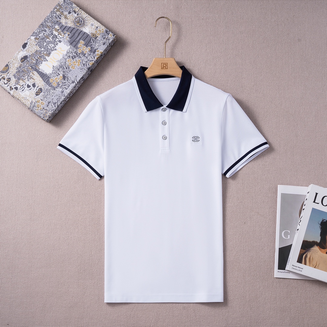 NO:836611,CH*NEL/Chan*Nel spring and summer fashion short-sleeved mercerized pearl cotton polo POLO shirt!  We select high-end imported ready-to-wear pique fabrics, custom-woven and dyed in the well-established workshop's ready-to-wear process. It is an extremely luxurious and special material. The fabric properties are all of the highest quality. It is treated with mercerization process. The fabric has extremely high gloss. The mesh structure is delicate and natural. It has a perfect combination of comfort and breathability. The tactile experience is self-evident, and you can enjoy the ultimate luxury!  The metal buttons are made using cutting-edge electroplating alloy technology, with excellent details, exquisite logos engraved on them, noble color, and a sense of luxury!  This piece is based on Chanel's classic design style and high-end materials. The entire piece of clothing is exquisitely crafted and presents a visually appealing silhouette. The piece draws inspiration from Constructivism, and the classic black and white contrasting design is interpreted as a visual illusion, showing the flexibility, lightness and extreme modernity of this season's work. The chest is decorated with the classic double C letter logo, which is presented in exquisite embroidery and echoes the collar and cuffs with flat contrast elements. The visual effect is extremely fashionable and stunning; it is quite fashionable.  It is a versatile and versatile item in classic colors. It has no age limit and can be used to interpret various styles. It is a fashionable item with a high degree of control. It can support the entire appearance in the matching season, and the upper body is full of temperament!  Very fashionable and full of youthfulness, it highlights the identity and status of the brand image in previous years!  Color: white black!  Size M-3XLM, shoulder width 43, bust 98, sleeve length 20, shirt length 68,, T-shirt,19860909CH*NEL/香*奈儿春夏时装款短袖丝光珠地棉马球POLO衫！ 甄选高级进口成衣定织珠地面料,老牌工坊成衣工序定织定染,极为奢华特殊的材质,面料属性皆为上乘,丝光工艺处理,面料光泽度极高,网眼结构细腻自然,舒适性与透气性完美兼备,触感体验不言而喻,奢华极致享受！ 金属钮扣采用顶尖电镀合金工艺制作,细节颇为出色,上面镌刻有精美logo,高贵的色泽,极具奢华感！ 该款单品整体以香*奈儿经典设计风格和高端材质面料为基调,整件衣服精美制作工艺,呈现视觉感十足的廓形.该单品从构成主义汲取灵感,经典的黑白撞色设计以视觉幻象演绎,尽显本季作品的灵动轻盈与极致摩登.胸前饰有经典的双C字母标识,以精美刺绣体呈现,与领面袖口扁机撞色元素体形成呼应,视觉效果极为时髦惊艳；颇具时髦感. 经典色系万能百搭单品,无年龄层次限定,可以诠释各种造型风格,属于驾驭度极高的时髦单品,在搭配季可以撑起整个颜值担当,上身满满的气质感！非常时髦,年轻感十足,彰显了往年品牌形象的身份和地位！ 颜色:白色 黑色！ 尺码M-3XLM码 肩宽43 胸围98 袖长20 衣长68,,T-shirt,,Men's clothing