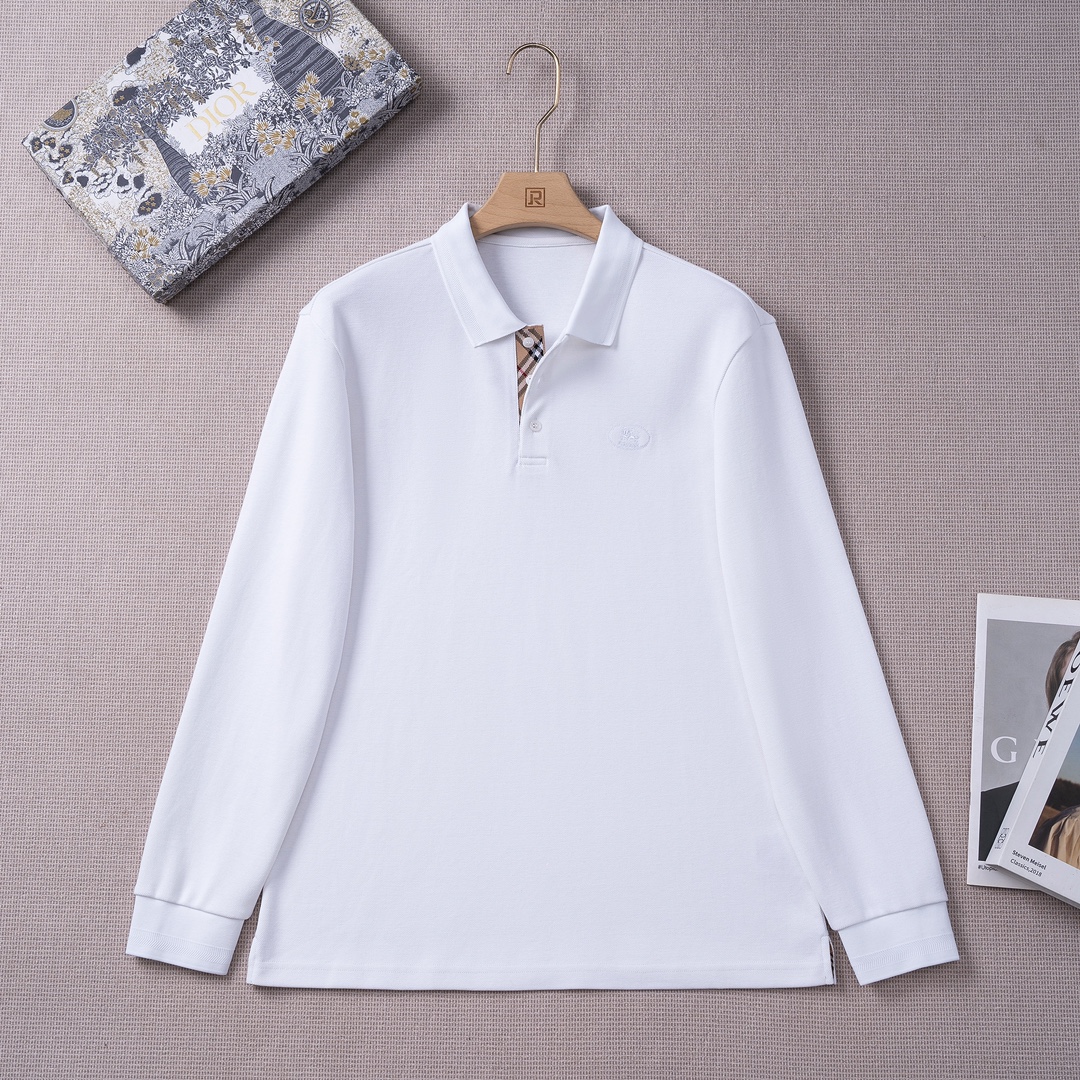 NO:626788,[New product launch] B's 25 autumn and winter fashion long-sleeved mercerized pearl cotton polo POLO shirt! We select high-end imported ready-to-wear pique fabrics, custom-woven and dyed in the well-established workshop's ready-to-wear process. It is an extremely luxurious and special material. The fabric properties are all of the highest quality. It is treated with mercerization process. The fabric has extremely high gloss. The mesh structure is delicate and natural. It has a perfect combination of comfort and breathability. The tactile experience is self-evident, and you can enjoy the ultimate luxury! The selected high-quality buttons have excellent details and are engraved with exquisite letters, showing a sense of high-end. B's classic series has an American and British style design. This long-sleeved polo shirt is made of lightweight cotton pique mesh and embellished with the same color knight seal embroidery. The placket is matched with the B family plaid lining, which is interpreted in the iconic collection color, showing a slim fit. It is suitable for various daily wear styles, and has a high mix and match compatibility. It can be used in any occasion, whether it is fashionable, business or casual. The upper body has a strong sense of elegance, and the wardrobe is fashionable, business and casual, which is perfect for high attendance! Color: black and white! Size M-3XLL, shoulder width 46, bust 106, sleeve length 61, dress length 70,,alexander wang19860909【新品上市】 B家25秋冬时装款长袖丝光珠地棉马球POLO衫！ 甄选高级進口成衣定织珠地面料,老牌工坊成衣工序定织定染,极为奢华特殊的材质,面料属性皆为上乘,丝光工艺处理,面料光泽度极高,网眼结构细腻自然,舒适性与透气性完美兼备,触感体验不言而喻,奢华极致享受！ 甄选的上等纽扣,细节颇为出色,上面镌刻有精美字母,尽显高级感. B家经典系列美英伦风设计,该款长袖 Polo 衫,选用轻盈棉质珠地网眼布打造,点缀同色系骑士印章刺绣. 开襟处搭配B家格纹内衬,以标志性典藏色系演绎,呈现修身版型.符合日常各种穿搭,混搭兼容空间极高,驾驭任何场合,时尚商务休闲皆可,上身儒雅气质感极强,衣橱时尚商务休闲绝佳的高出勤率！ 颜色:黑白两色！ 尺码M-3XLL码 肩宽46 胸围106 袖长61 衣长70,,alexander wang,Men's clothing