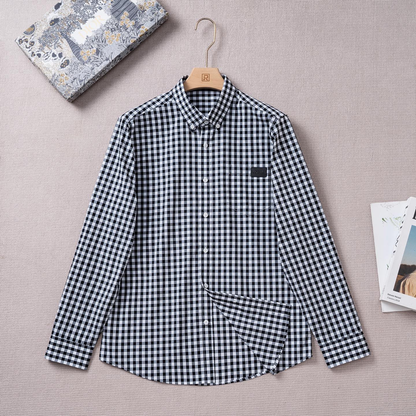 NO:844544,[New product launch] LOE*WE/LUO*WEI 26 spring and summer fashion style long-sleeved shirt!  The high-end fashion aesthetic design combined with the three-dimensional cutting pattern makes the wear more comfortable and ornamental. The top-grade Swiss ALUMO company's 100-count pure cotton-dyed plaid fabric has been treated with a no-iron process. The fabric has extremely high texture and comfort, excellent gloss, excellent skin-friendliness and breathability, and the texture reveals a sense of high-end luxury and gorgeousness!  The buttons are natural deep-sea shell buttons, each with a unique texture and excellent luster. LOEWE aesthetic design, its exquisite craftsmanship and design subvert the modern aesthetic!  It uses classic brand elements and perfectly inherits the essence and genes of Loewe. From the main fabric to the detailed craftsmanship, it all demonstrates the quality and ingenuity. The chest patch pocket is decorated with the latest iconic brand leather label embossed letter element design of the season, which fully displays the sense of luxury and is a soul-like identity display!  As a recognized fashion item, the plaid shirt is undoubtedly one of the most vital elements in the fashion circle. It has a high appearance rate, is simple and has a distinctive personality. It is a good medicine for improving vision. In terms of dressing, it is refreshing and age-reducing and has a sense of fashion. It is intellectual and elegant and shows taste and temperament. It has an excellent upper body effect. It is full of temperament, elegant and intellectual, very versatile, elegant and harmonious, both business and leisure. It is a must-have base for men's wardrobe!  Size 38-42, size 39, shoulder width 46, bust 108, sleeve length 62.5, clothing length 76,,loewe,shirts,19860909【新品上市】LOE*WE/罗*意威26春夏时装款长袖衬衫！ 高端的时尚美学设计结合立体裁剪的版型,使穿着更具舒适性和观赏性. 甄选的顶级瑞士ALUMO阿鲁姆公司100支纯棉色织格纹面料,经过免烫工艺处理,面料质感与舒适度极高,光泽度极好,亲肤性与透气性绝佳,肌理透着高级奢华感和华丽感！ 纽扣为天然深海贝壳扣,每粒都有着独一无二的纹路,光泽感极好. LOEWE美学设计,其精湛的手工艺及设计感颠覆了现代审美！运用了经典的品牌元素,完美沿袭了罗*意威的精髓与基因,从主体面料到细节工艺,无不彰显出品质的匠心所在,胸前贴袋饰有当季最新标志性品牌皮标压纹字母元素设计,尽显奢华感,属于灵魂式的身份彰显！ 格子衬衫作为公认的时尚单品,无疑是时尚圈生命力最强的元素之一,出镜率极高,简单而个性鲜明,是改良视觉的良药,在穿搭方面即清爽减龄又自带时髦感,即知性儒雅又彰显品位气质,上身效果绝佳,气质感十足,儒雅而知性,非常百搭,亦庄亦谐,商务与休闲兼备,属于男人衣橱必备的基！ 尺码38-42 39码 肩宽46 胸围108 袖长62.5 衣长76,,loewe,shirts,,Men's clothing
