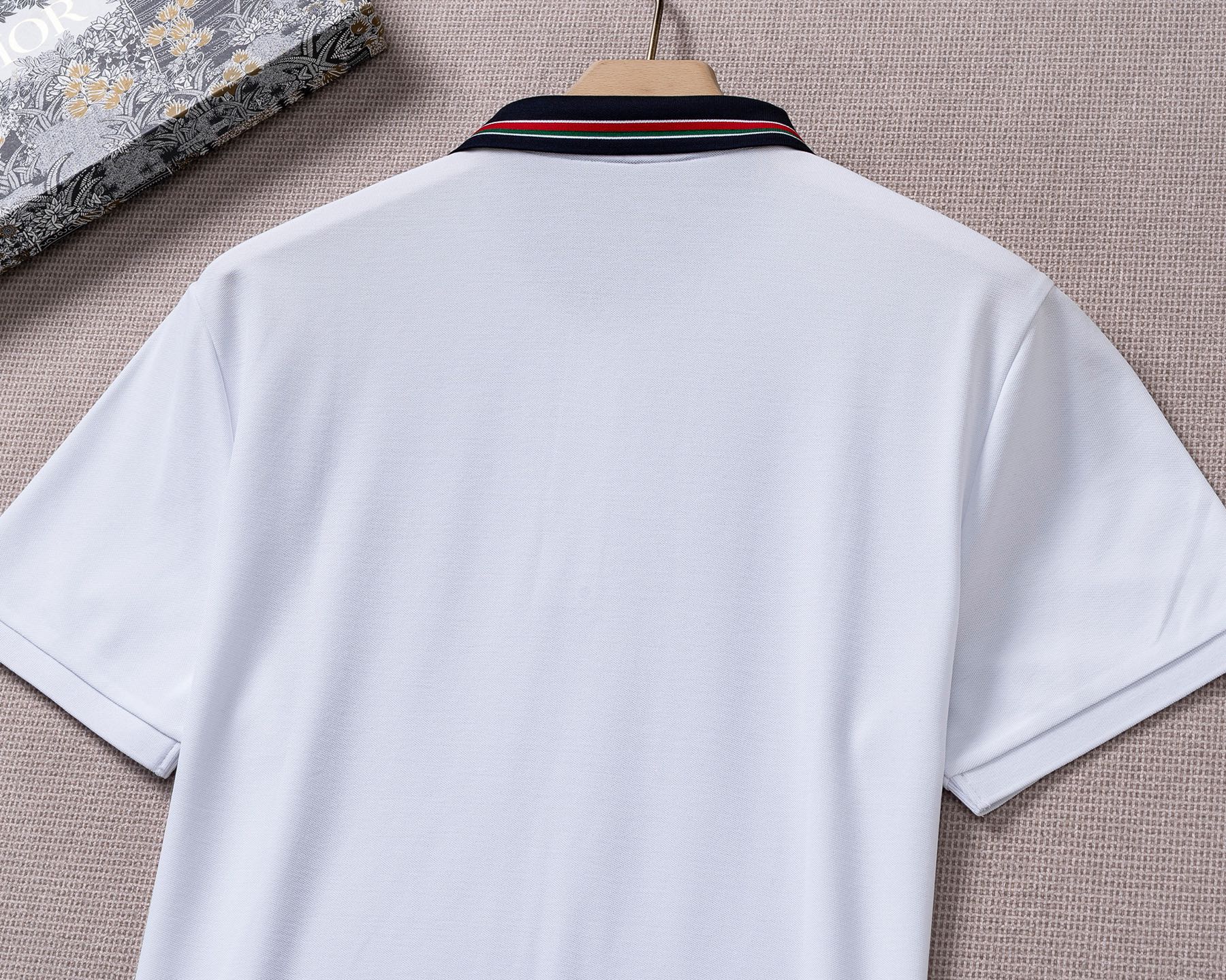 【新品上市】 G家26春夏时装款短袖丝光珠地棉马球POLO衫！面料甄选光照极好的上等长绒棉花原料，经过百