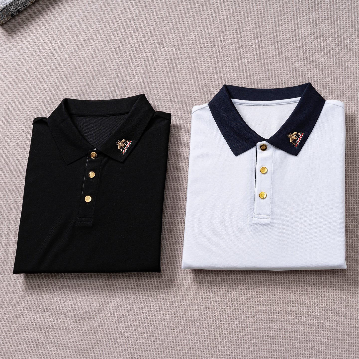 【新品上市】 G家26春夏时装款短袖丝光珠地棉马球POLO衫！面料甄选光照极好的上等长绒棉花原料，经过百