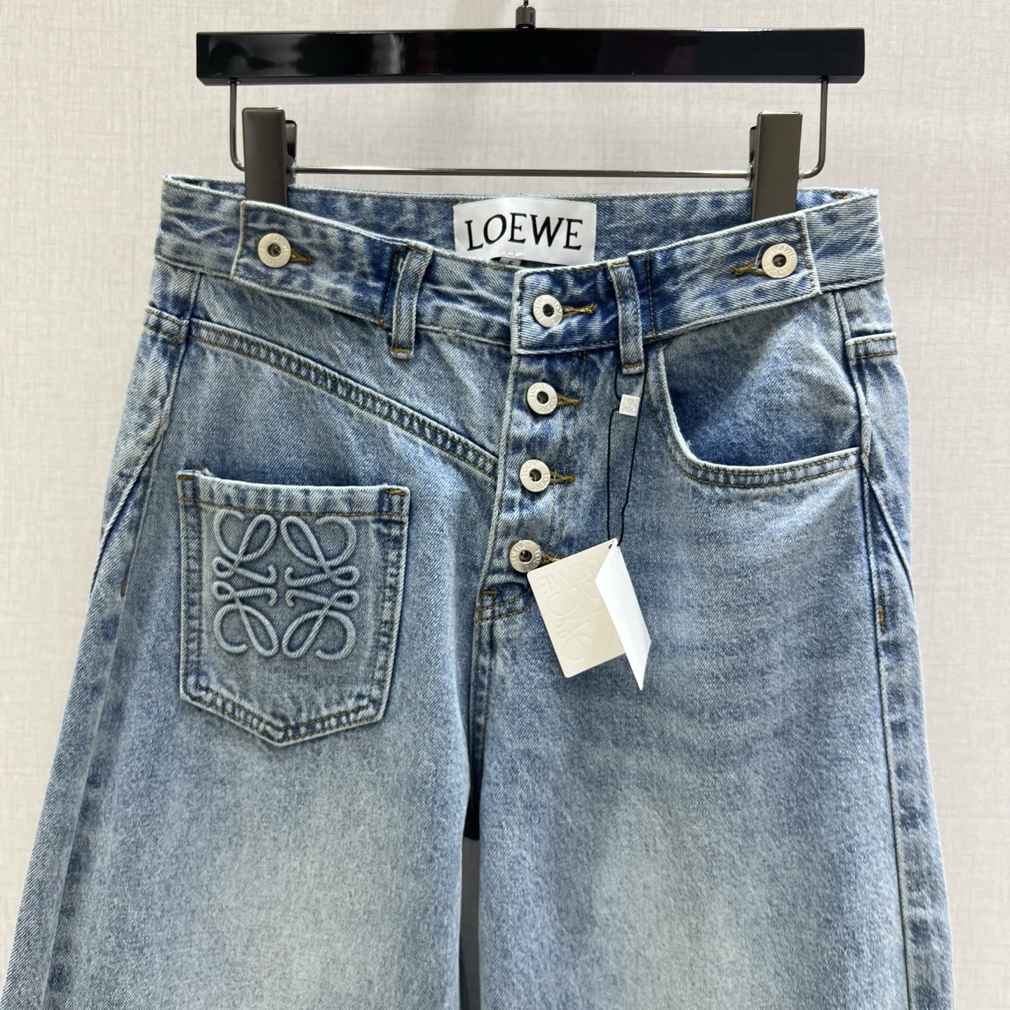Loewe Women's High-Waisted Wide-Leg Jeans with Embossed Logo Pocket 4 i1744719359942 1508 0 2