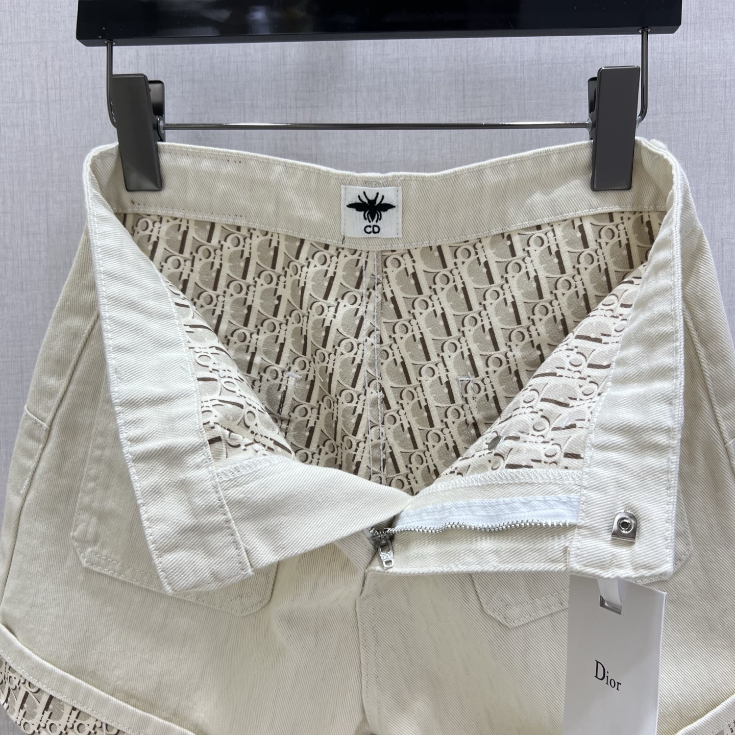 Dior 2025 Spring/Summer Apricot Hem Printed Rolled Edge Denim Shorts 7 i1745082917965 1770 0 5