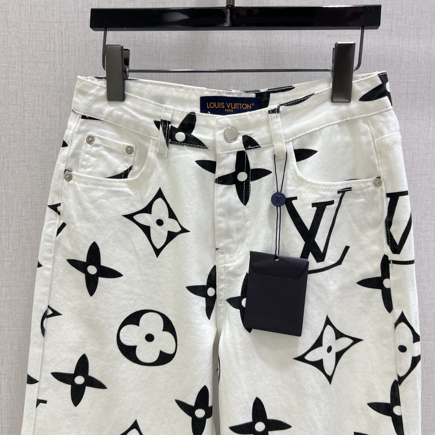 Louis Vuitton 2025 Spring White Monogram Jeans High Waist Straight Leg 5 i1745162285463 2168 0 3