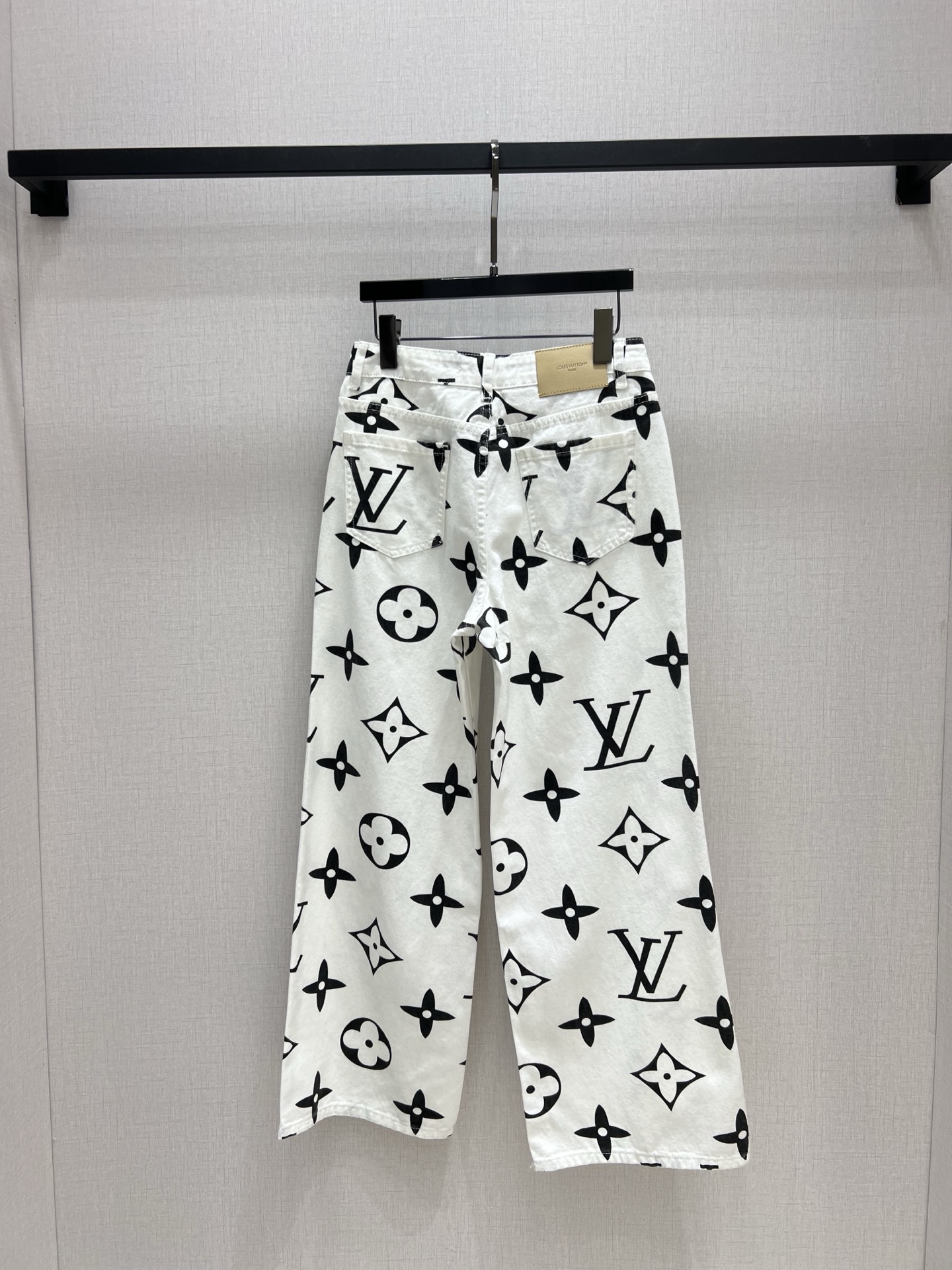 Louis Vuitton 2025 Spring White Monogram Jeans High Waist Straight Leg 9 i1745162285605 32 0 7