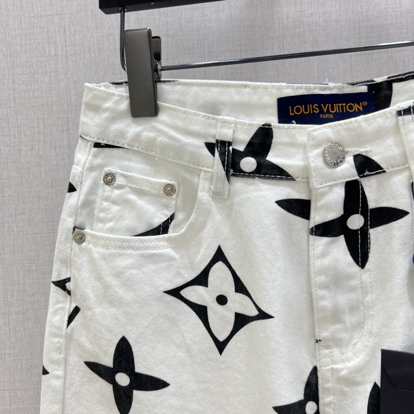 Louis Vuitton 2025 Spring White Monogram Jeans High Waist Straight Leg 3 i1745162287088 2092 0 1