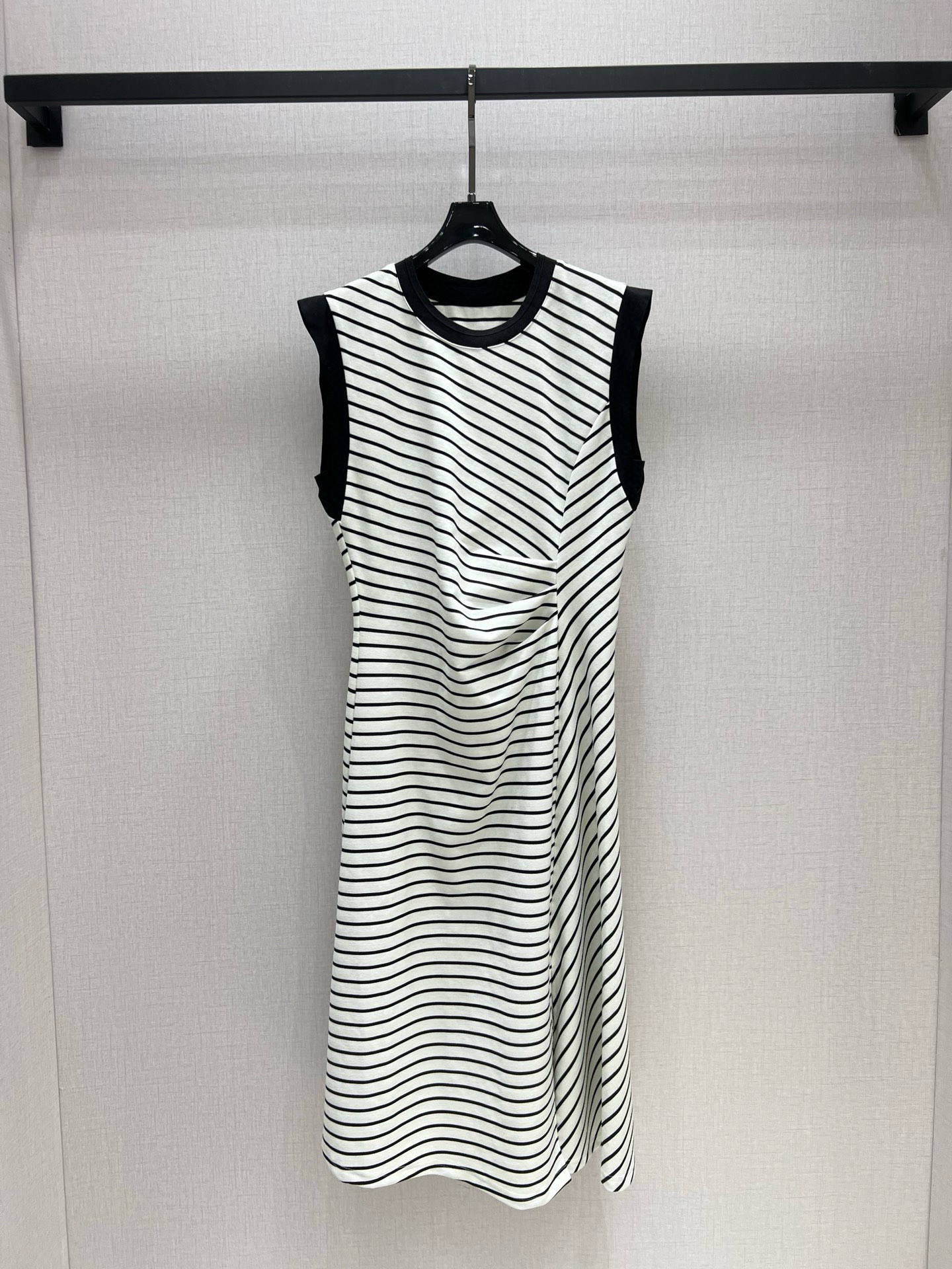 Cel 2025 Color Block Midi Dress with Asymmetrical Hem, Elegant and Stylish 2 i1746359648843 5746 0 0