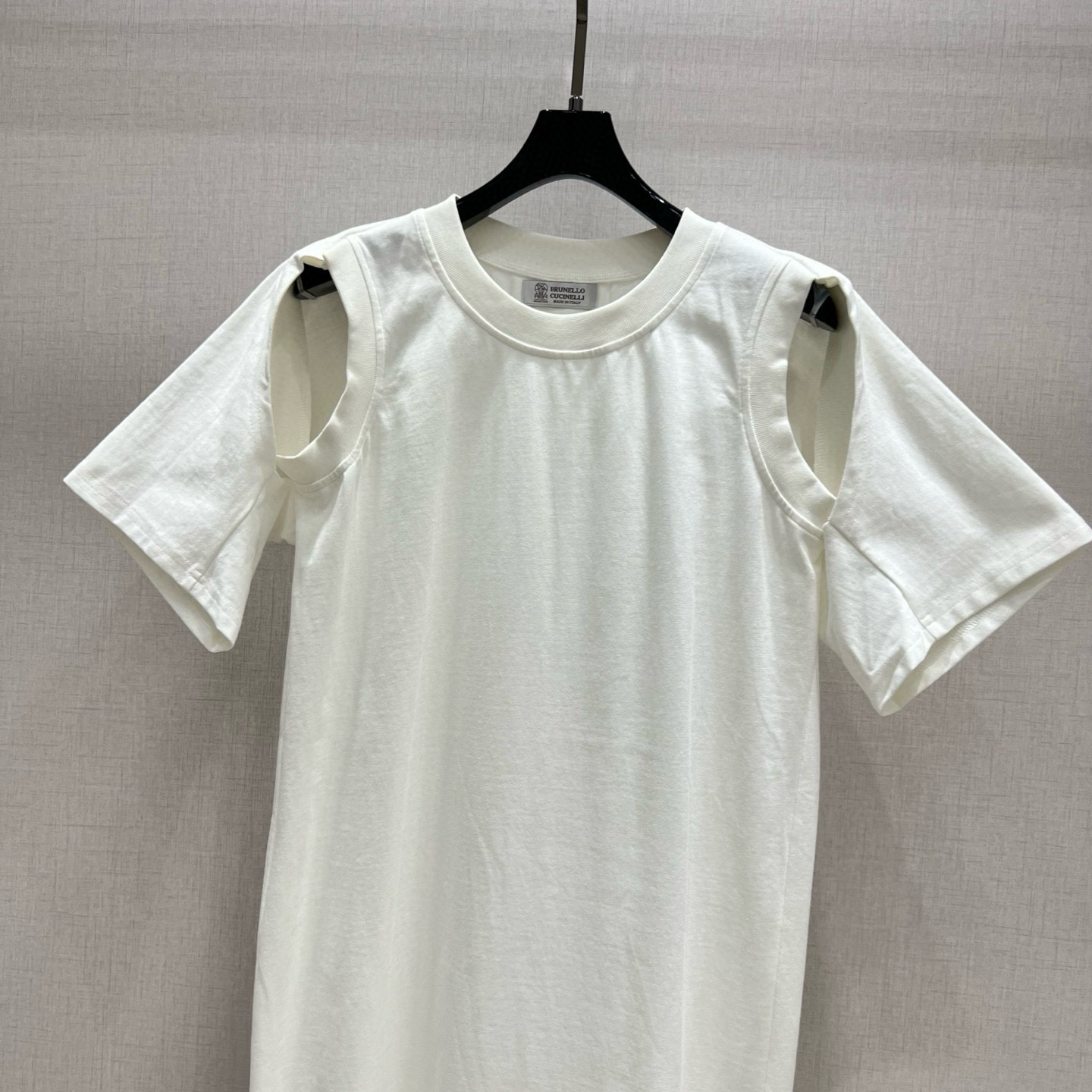 Elegant Midi Dress with Ribbed Accents & Unique Sleeve Detail - BC 2025 Collection 6 i1747230118103 2645 0 4