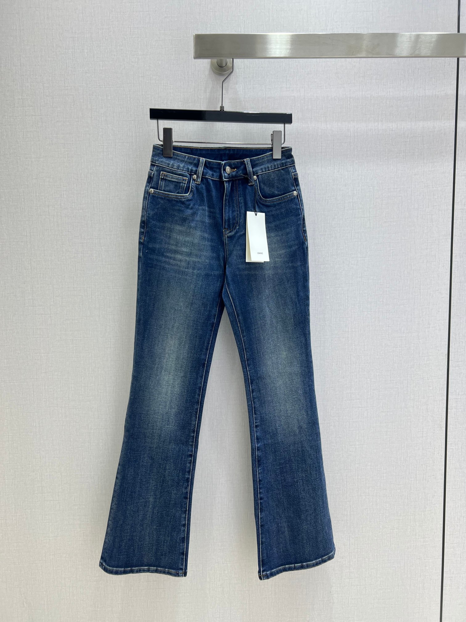 High-Waisted Flare Jeans: Retro Style, Premium Comfort & Flattering Fit 2 a1759998819618 2648