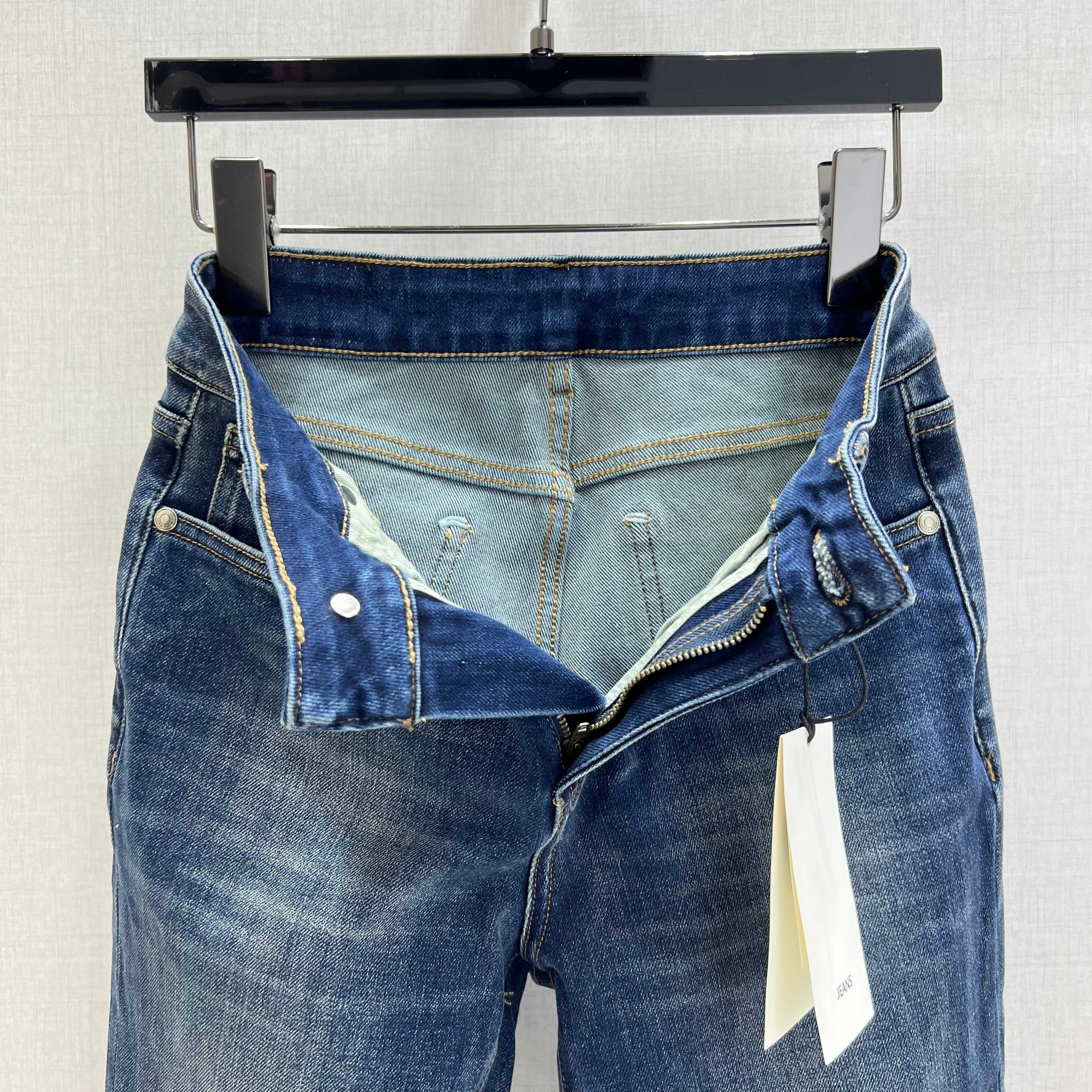 High-Waisted Flare Jeans: Retro Style, Premium Comfort & Flattering Fit 3 a1759998820460 7313