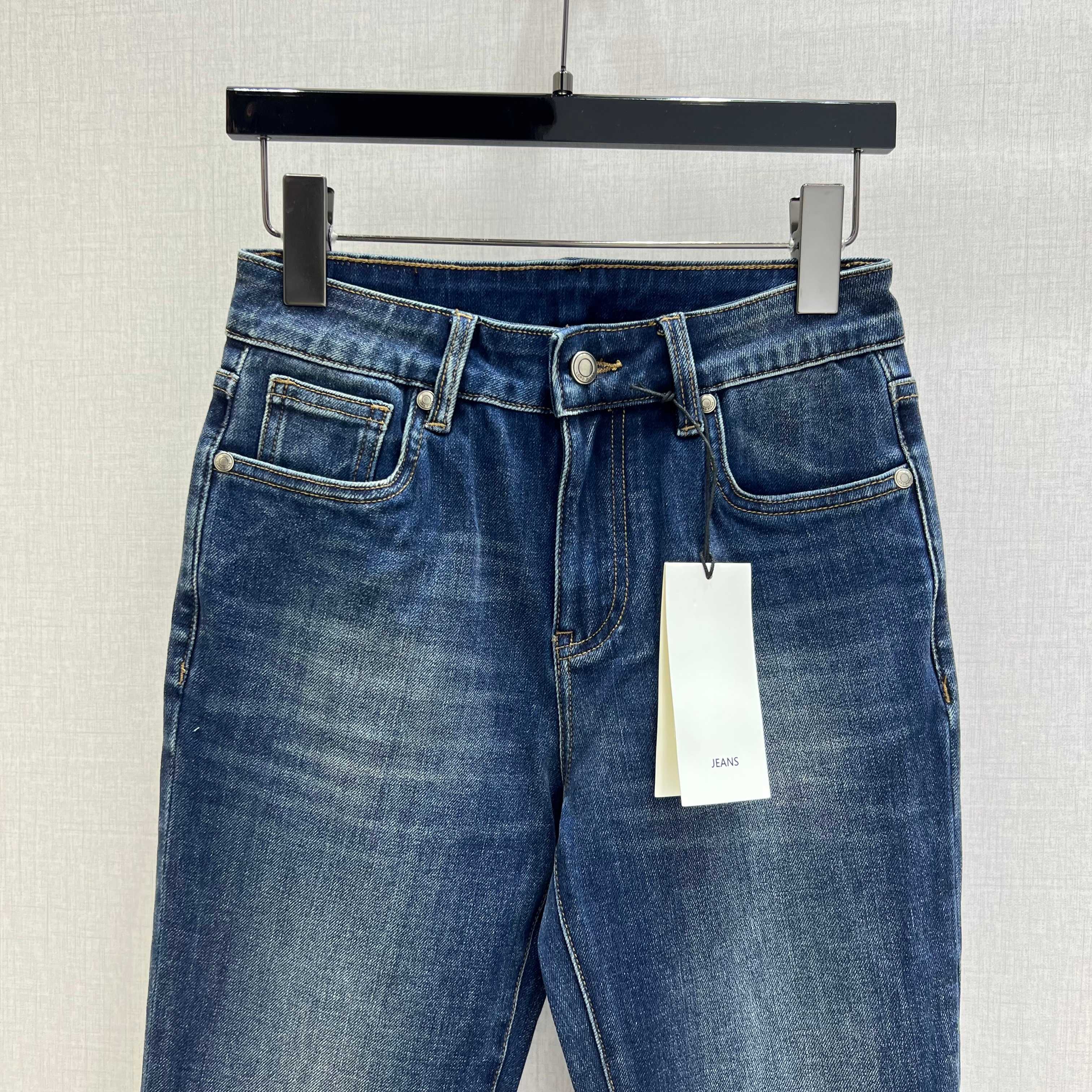 High-Waisted Flare Jeans: Retro Style, Premium Comfort & Flattering Fit 5 a1759998820671 8500