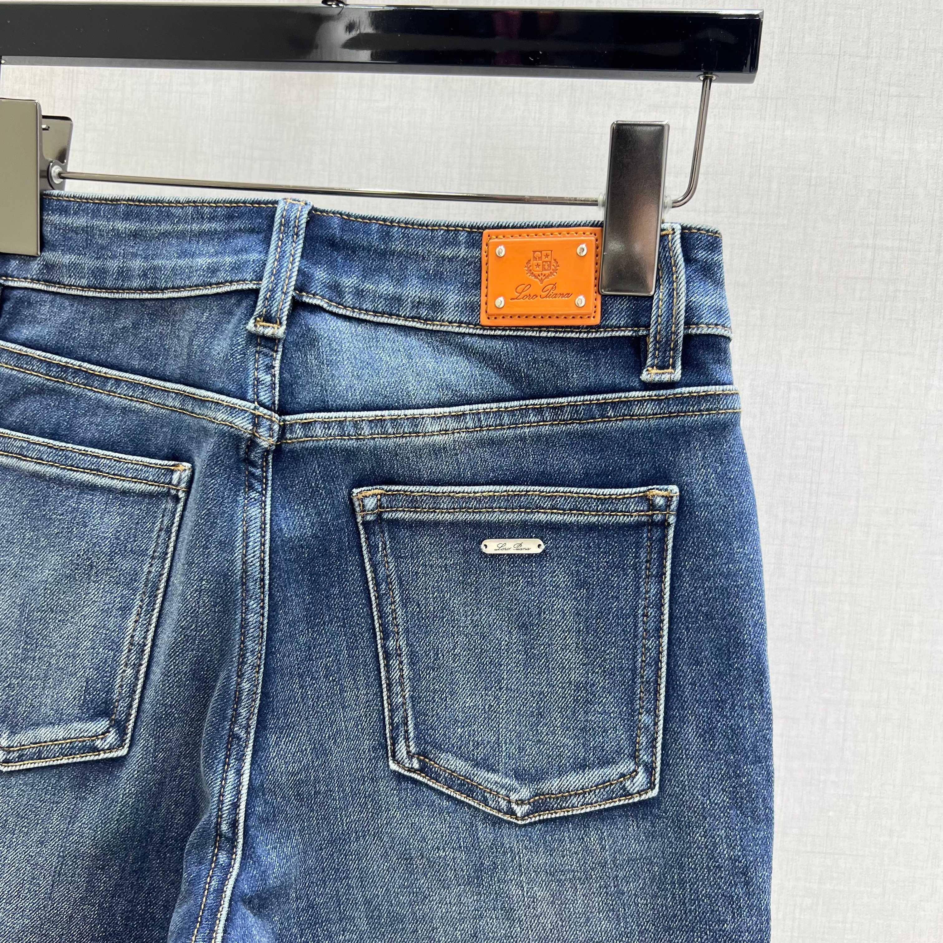 High-Waisted Flare Jeans: Retro Style, Premium Comfort & Flattering Fit 7 a1759998822681 8504