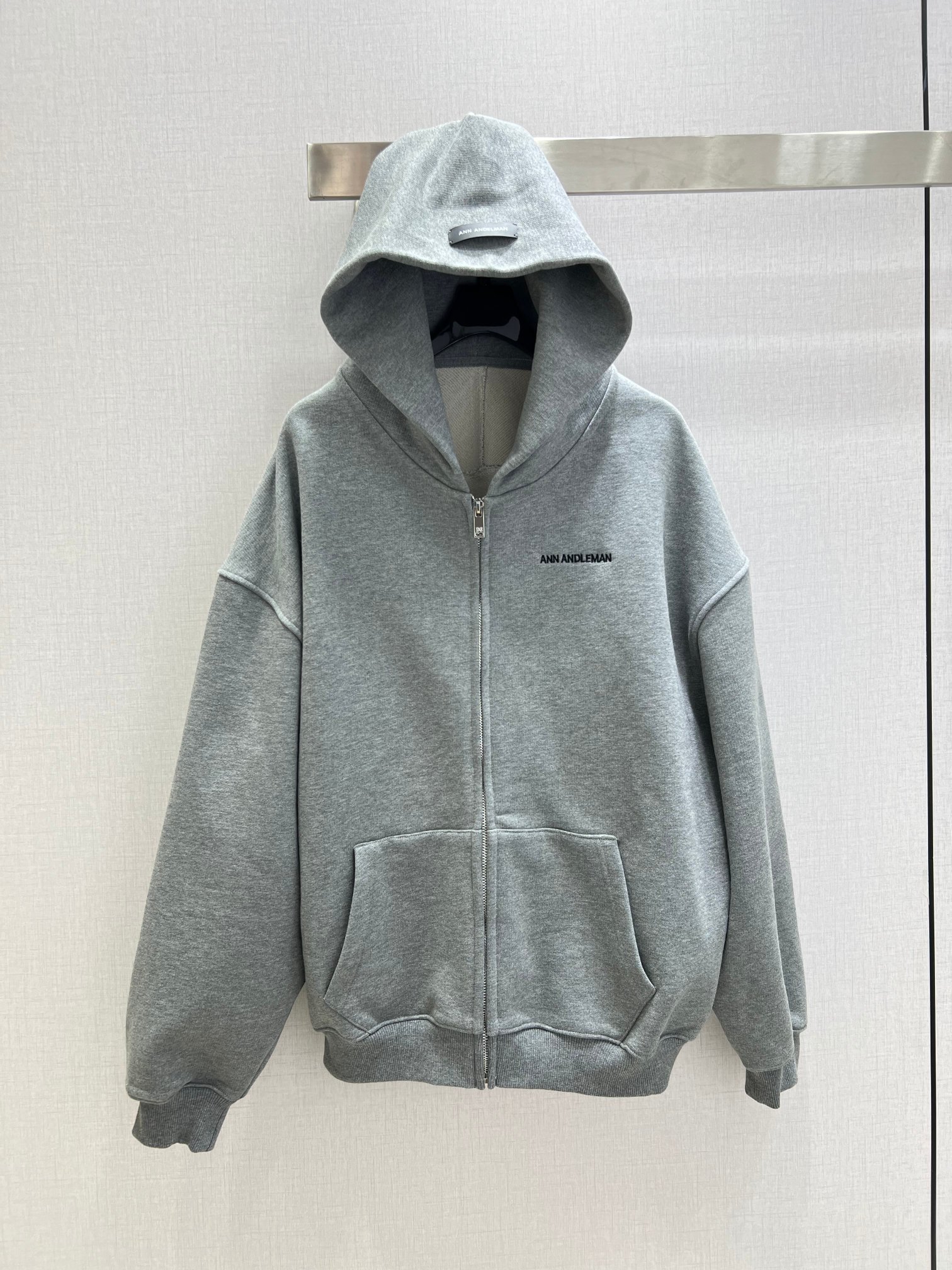 NO:623765,Highly recommended *Autumn and winter new style hooded zipper pocket jacket, loose and versatile cardigan zipper jacket, heavy craftsmanship and high weight, three-dimensional tailoring, chest logo embroidery, casual style, recommended to be paired with jeans. One color SML code High quality ABC, jeans, jackets & coats, hats, alexander wang19860909强烈推荐 *秋冬新款 连帽拉链口袋外套 宽松百搭开衫拉链外套,重工工艺高克重,立体剪裁,胸前徽标刺绣,休闲风格,推荐搭配牛仔裤.一个色 SML码 高品质ABC,,jeans,jackets & coats,hats,alexander wang,Women's clothing