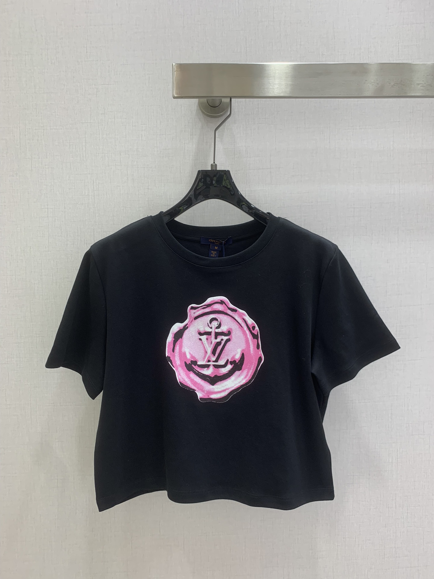 NO:791798,Highly recommended 26 early spring new style printed short-sleeved T-shirt; made of cotton fabric with soft and delicate texture; customized washed wheat accessories. The fit is comfortable and good-looking!  Two colors SML code high quality ABC,,T-shirt,tees,t-shirt,19860909强烈推荐 26早春新款 印花短款短袖T恤；采用棉面料质感柔软细腻；定制洗水麦辅料齐.版型合身上身效果舒适好看！两个色 SML码 高品质ABC,,T-shirt,tees，t-shirt,,Women's clothing