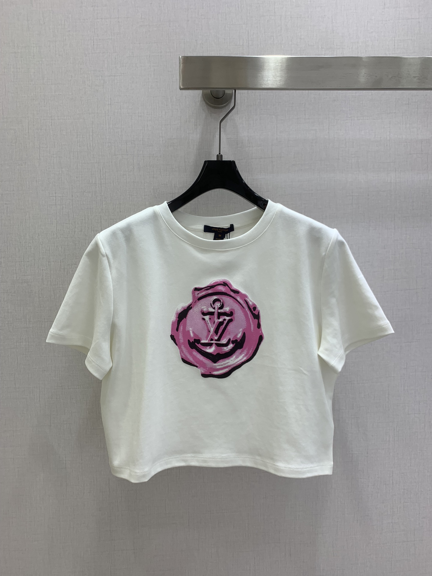 NO:791792,Highly recommended 26 early spring new style printed short-sleeved T-shirt; made of cotton fabric with soft and delicate texture; customized washed wheat accessories. The fit is comfortable and good-looking!  Two colors SML code high quality AB, T-shirt, tees, t-shirt,19860909强烈推荐 26早春新款 印花短款短袖T恤；采用棉面料质感柔软细腻；定制洗水麦辅料齐.版型合身上身效果舒适好看！两个色 SML码 高品质AB,,T-shirt,tees，t-shirt,,Women's clothing