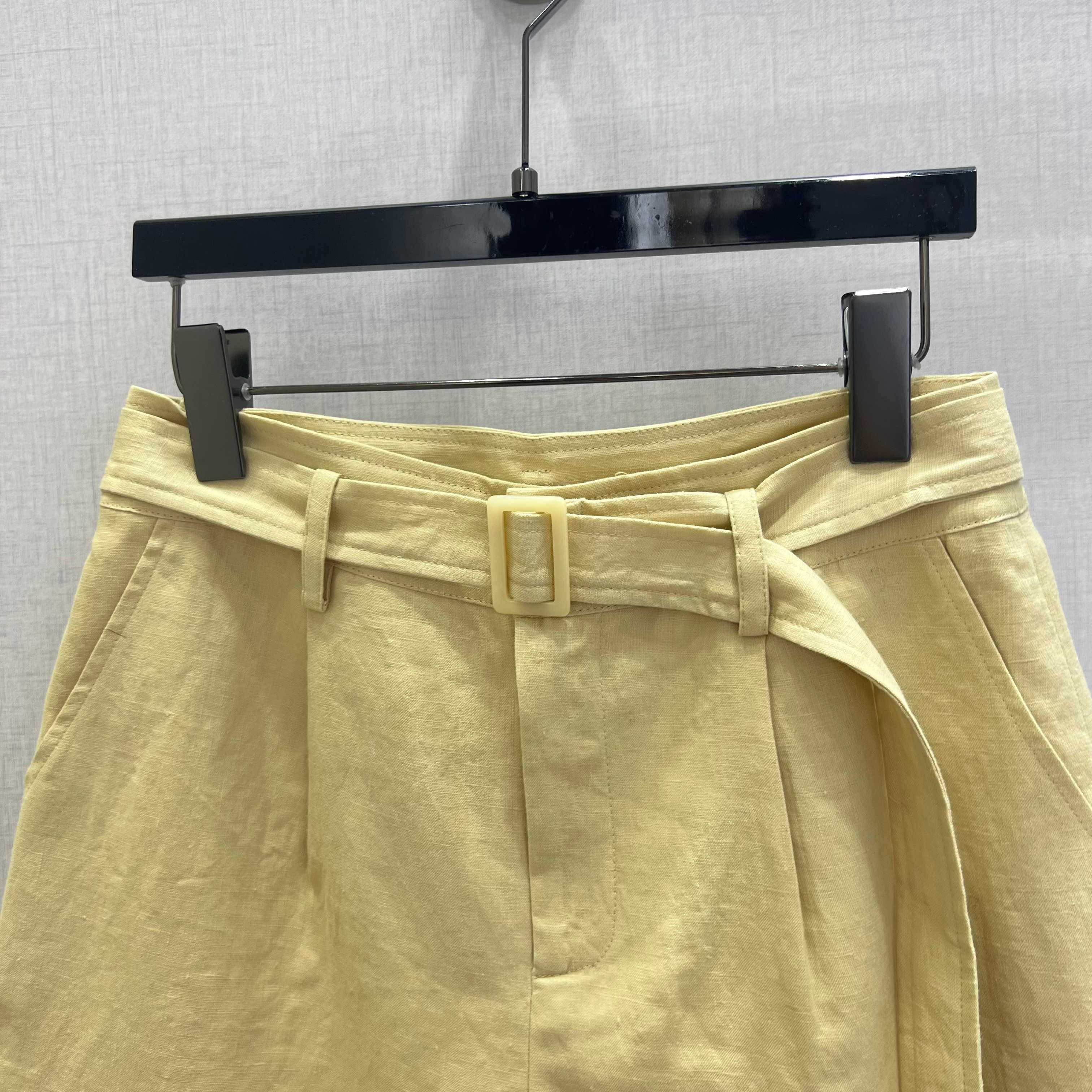 强烈推荐 26早春新品 亚麻腰带短裤 同色系宽腰带+方形扣头是点睛之笔 天然亚麻面料带着清晰的自然纹理与
